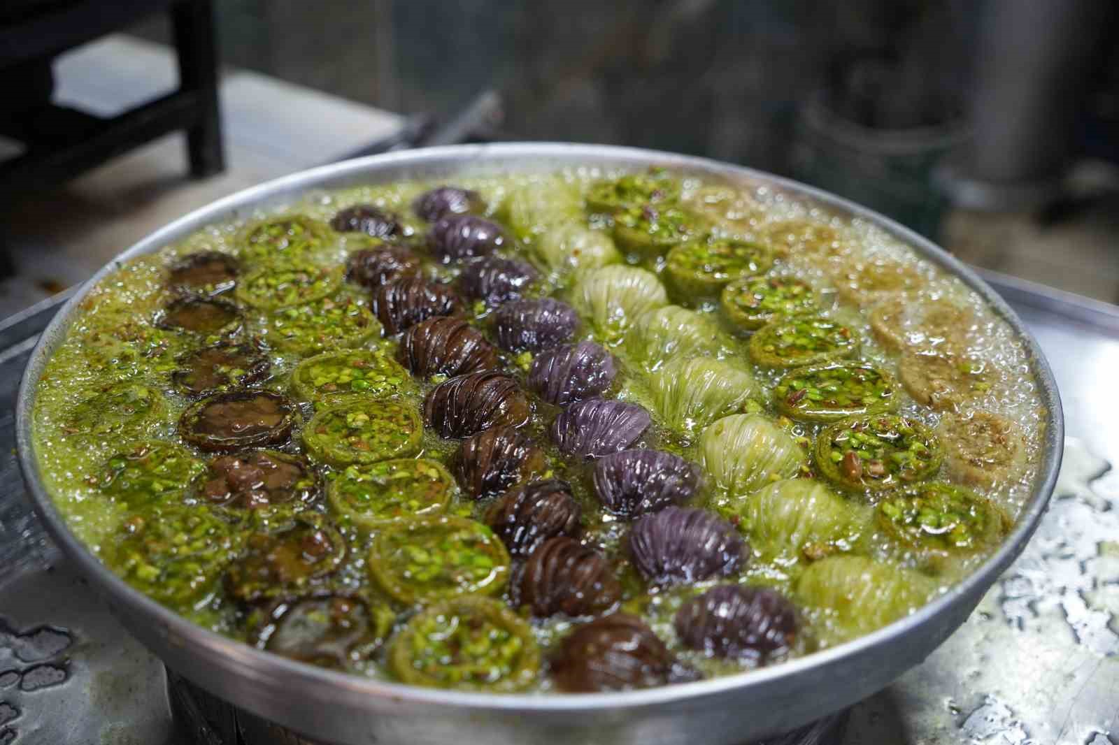 Gaziantep’te baklavacılarda bayram yoğunluğu: Günlük üretim 20 tona ulaştı
