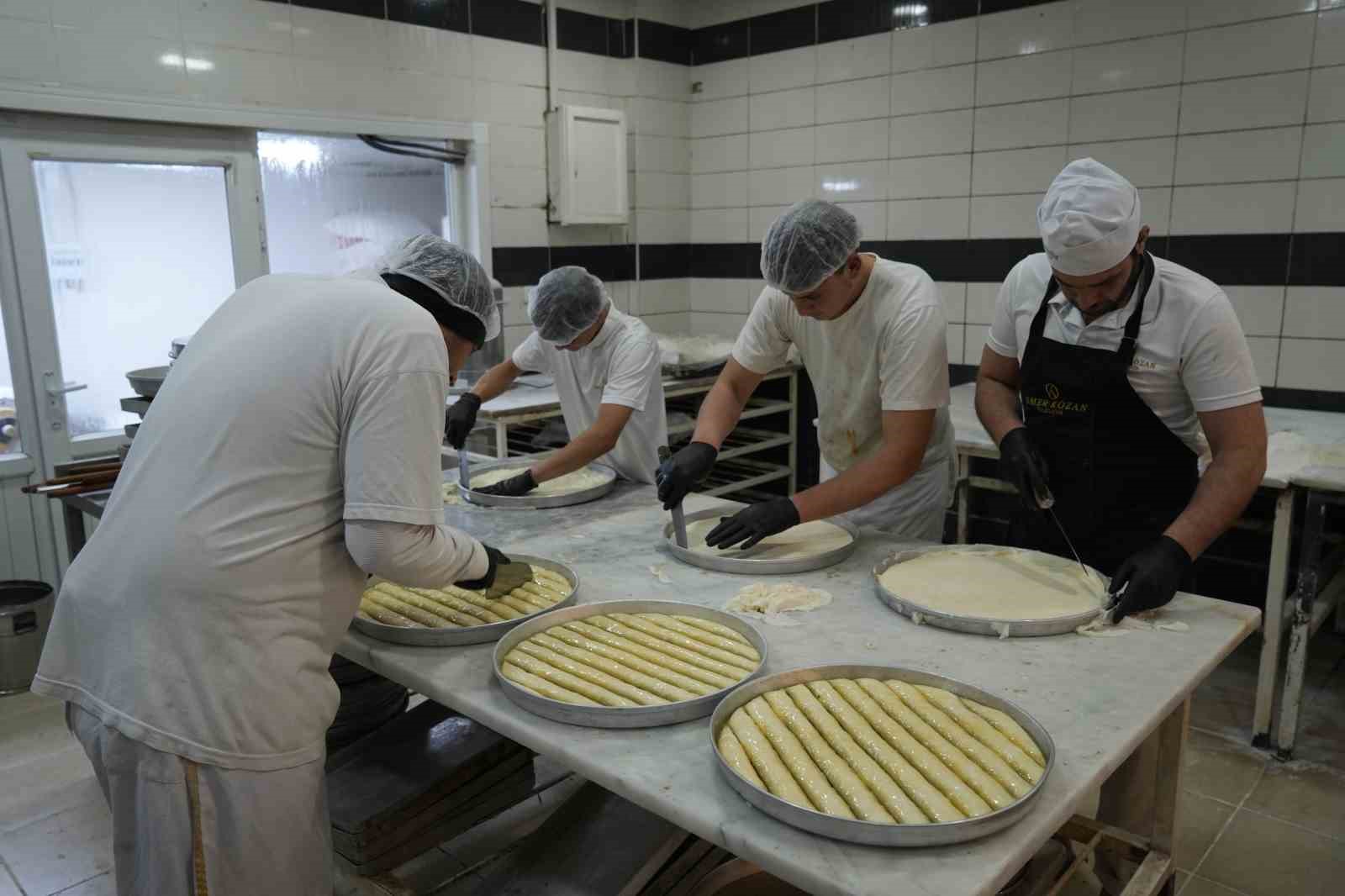 Gaziantep’te baklavacılarda bayram yoğunluğu: Günlük üretim 20 tona ulaştı
