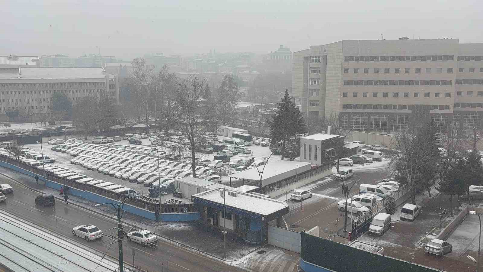 Gaziantep’te beklenen kar yağışı etkisini göstermeye başladı

