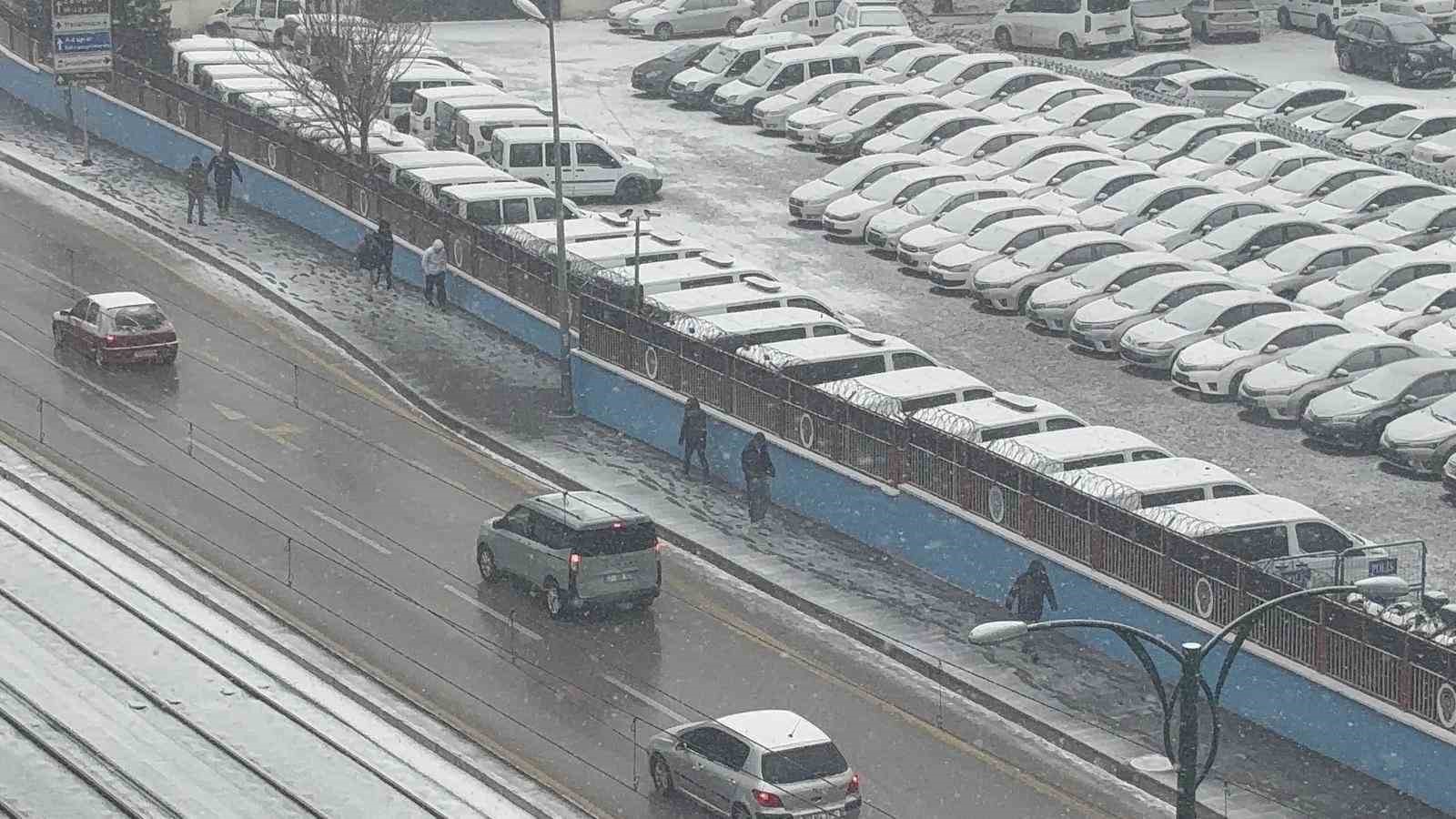 Gaziantep’te beklenen kar yağışı etkisini göstermeye başladı
