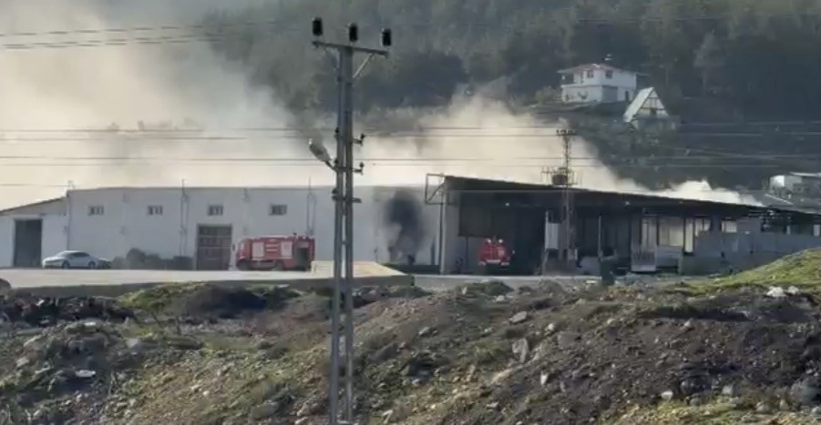 Gaziantep’te biber fabrikasında korkutan yangın
