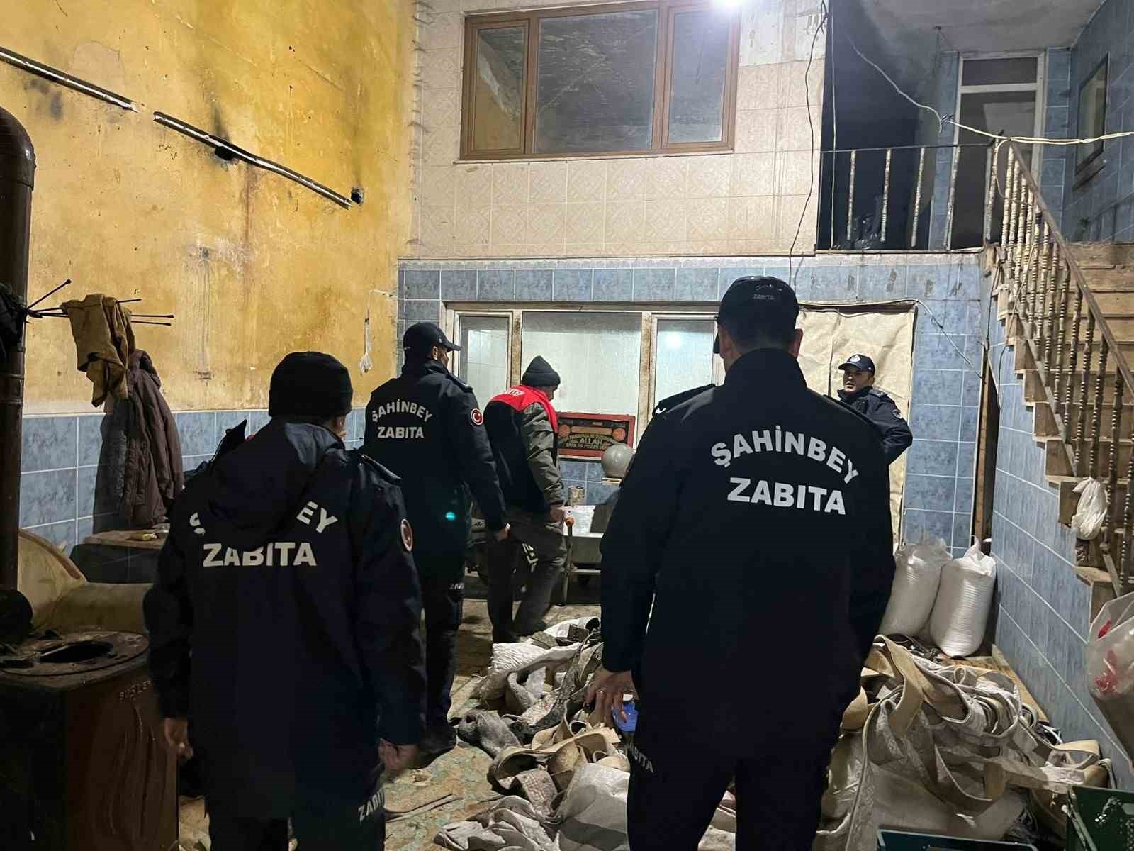 Gaziantep’te bin 300 kilo sağlıksız sakatat ele geçirildi, iş yeri kapatıldı
