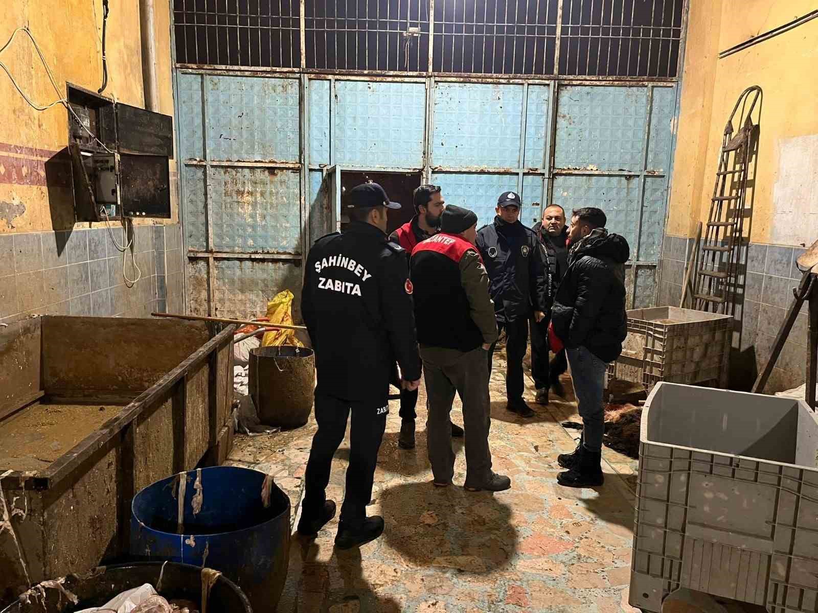 Gaziantep’te bin 300 kilo sağlıksız sakatat ele geçirildi, iş yeri kapatıldı
