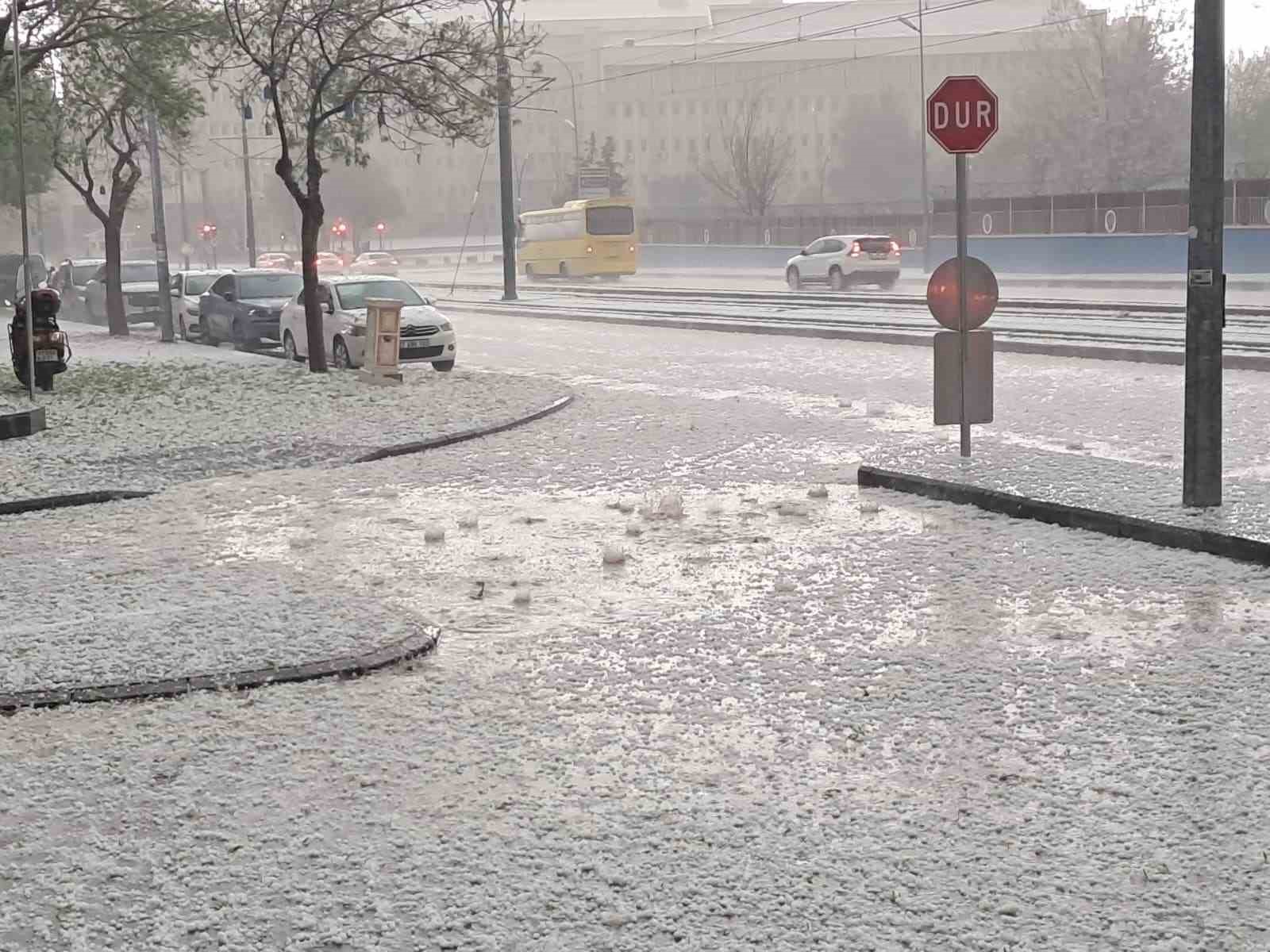 Gaziantep’te ceviz büyüklüğünde dolu yağdı

