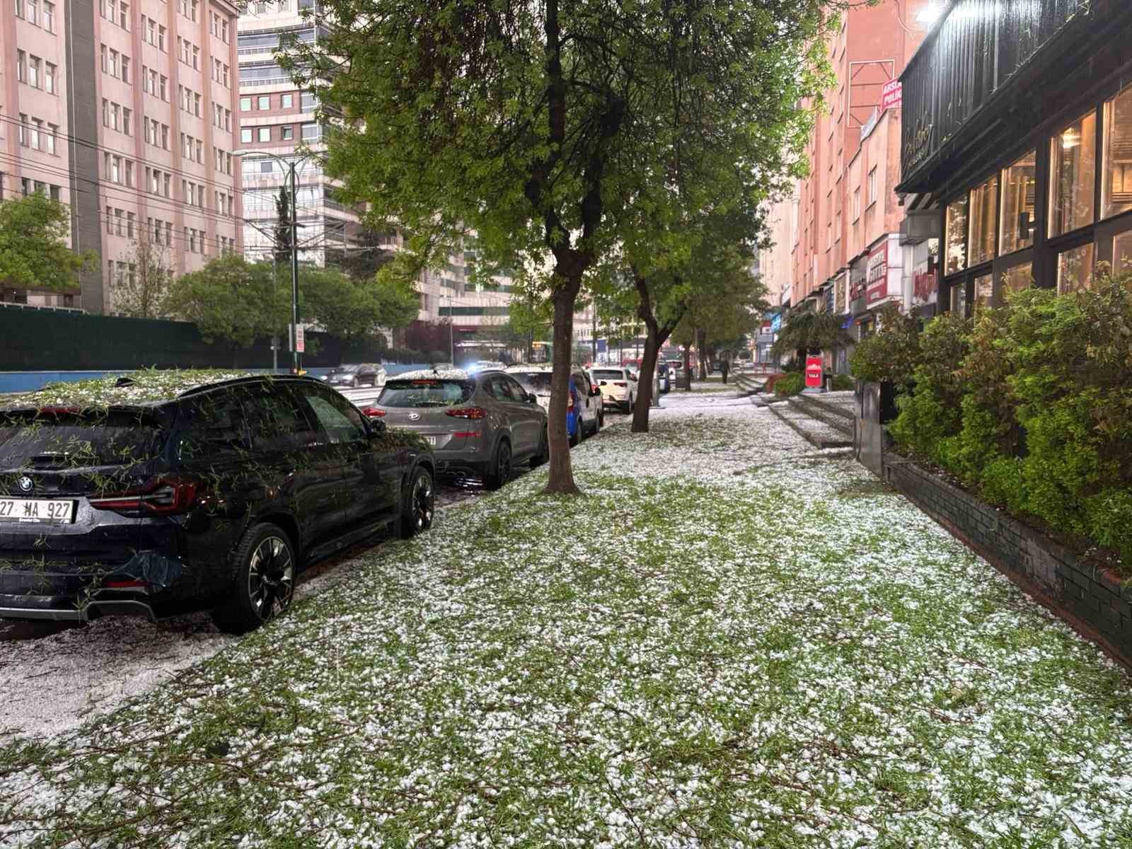 Gaziantep’te ceviz büyüklüğünde dolu yağdı
