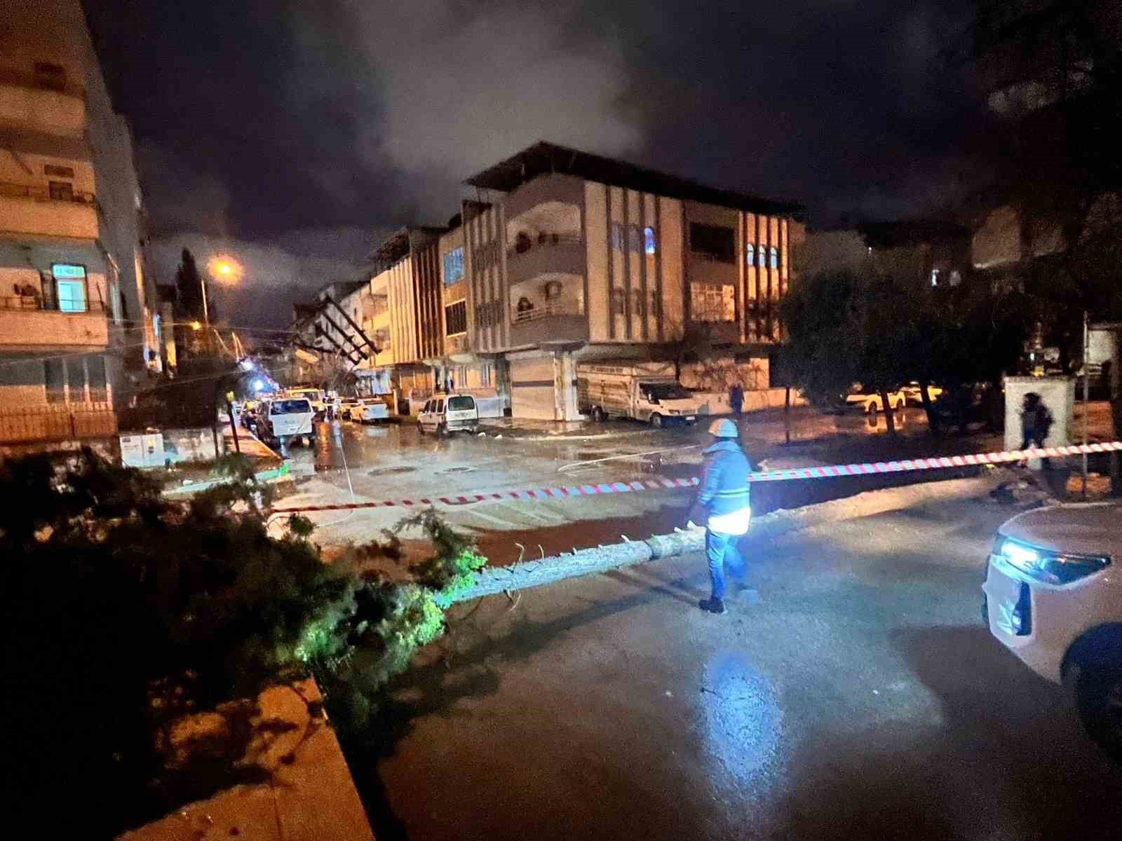 Gaziantep’te fırtına mesaisi
Gaziantep’te fırtına mesaisi