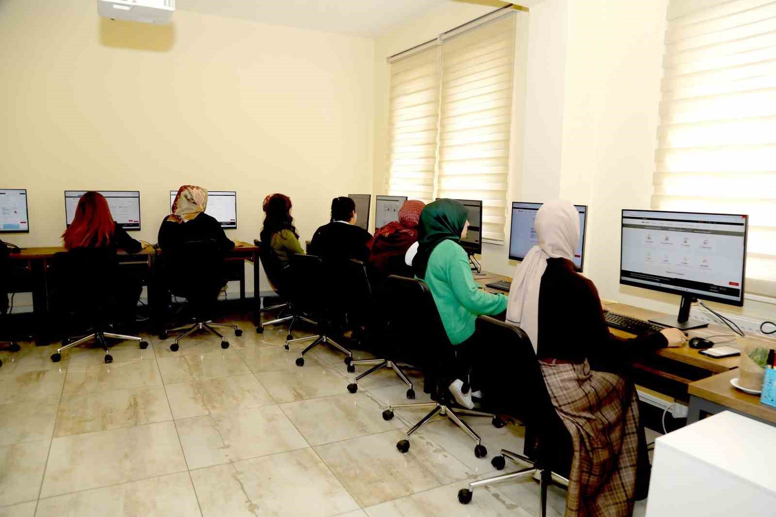 Gaziantep’te gençlere küresel teknoloji eğitimi
