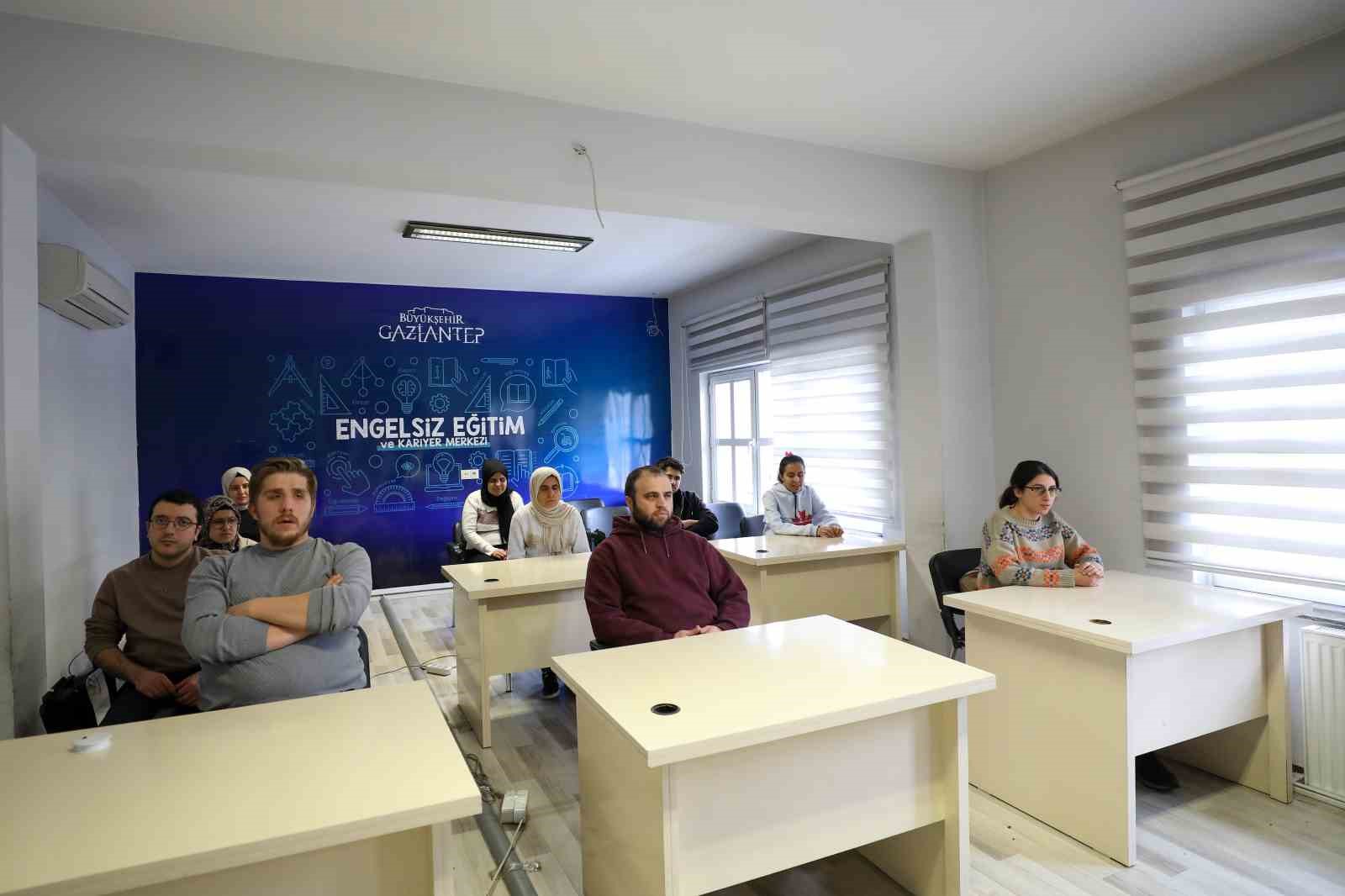 Gaziantep’te görme engelli kursiyerler için E-KPSS eğitim desteği
