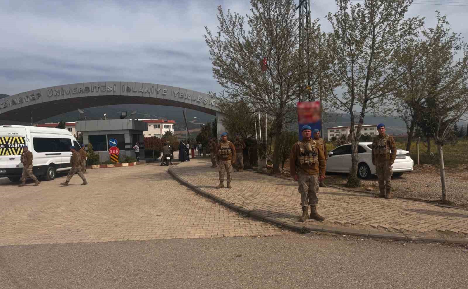 Gaziantep’te "Huzurlu Okul Önleri" uygulaması: 78 aranan şahıs yakalandı
Gaziantep’te "Huzurlu Okul Önleri" uygulaması: 78 aranan şahıs yakalandı