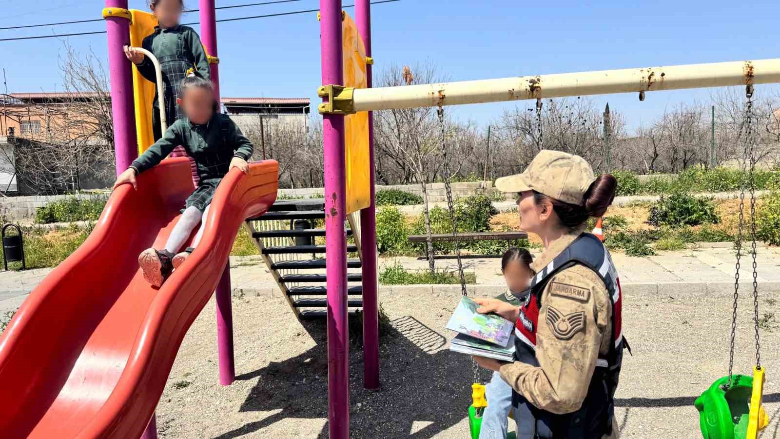 Gaziantep’te "Huzurlu Okul Önleri" uygulaması: 78 aranan şahıs yakalandı
Gaziantep’te "Huzurlu Okul Önleri" uygulaması: 78 aranan şahıs yakalandı