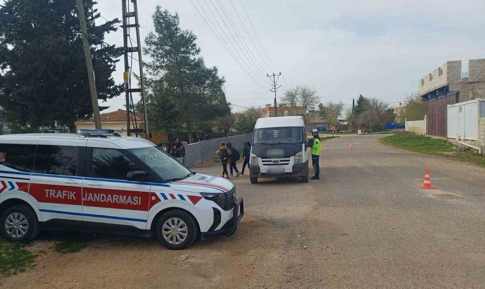 Gaziantep’te "Huzurlu Okul Önleri" uygulaması: 78 aranan şahıs yakalandı
Gaziantep’te "Huzurlu Okul Önleri" uygulaması: 78 aranan şahıs yakalandı