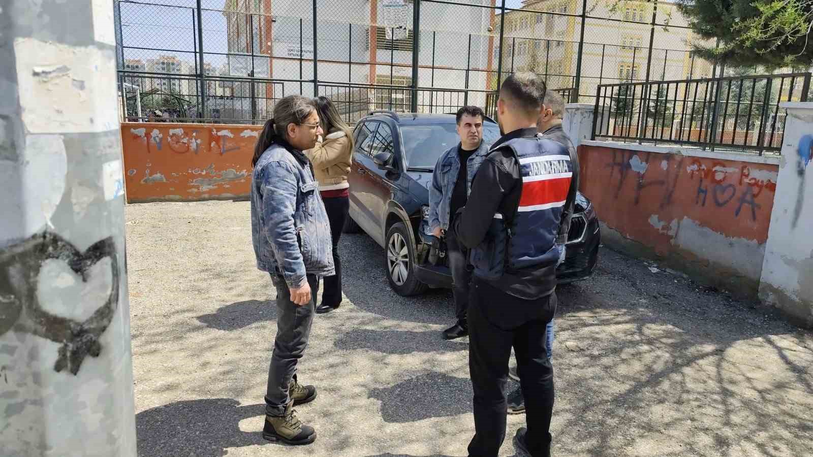 Gaziantep’te "Huzurlu Okul Önleri" uygulaması: 78 aranan şahıs yakalandı
Gaziantep’te "Huzurlu Okul Önleri" uygulaması: 78 aranan şahıs yakalandı