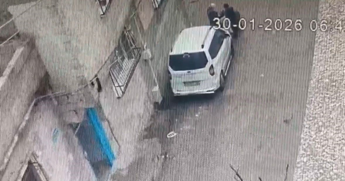 Gaziantep’te içerisinde 2,7 milyon TL bulunan kasanın çalınma anı kamerada
