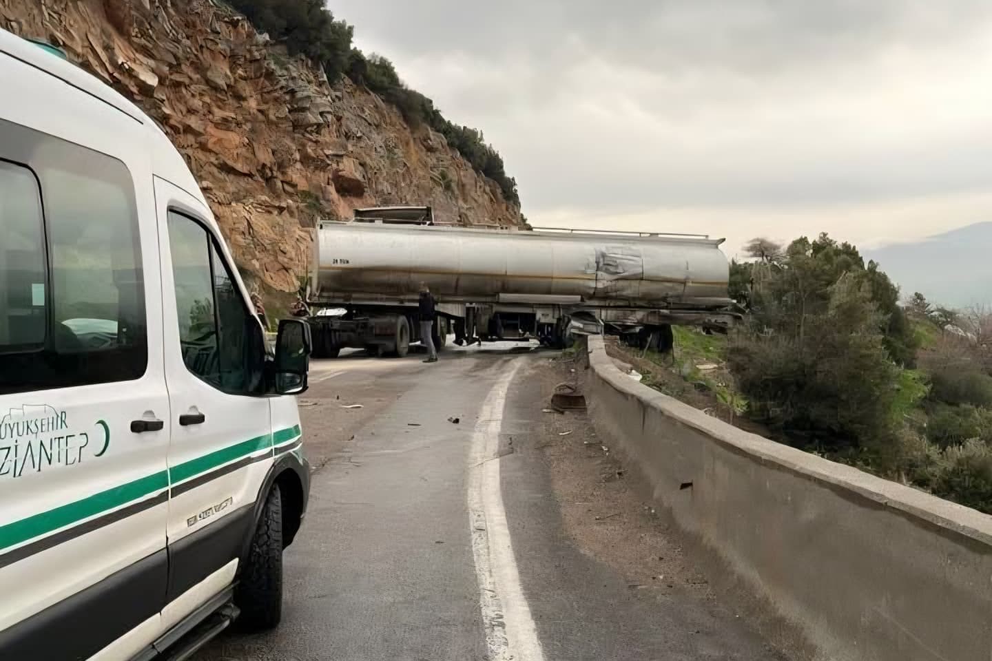 Gaziantep’te iki tır kafa kafaya çarpıştı: 1 ölü
