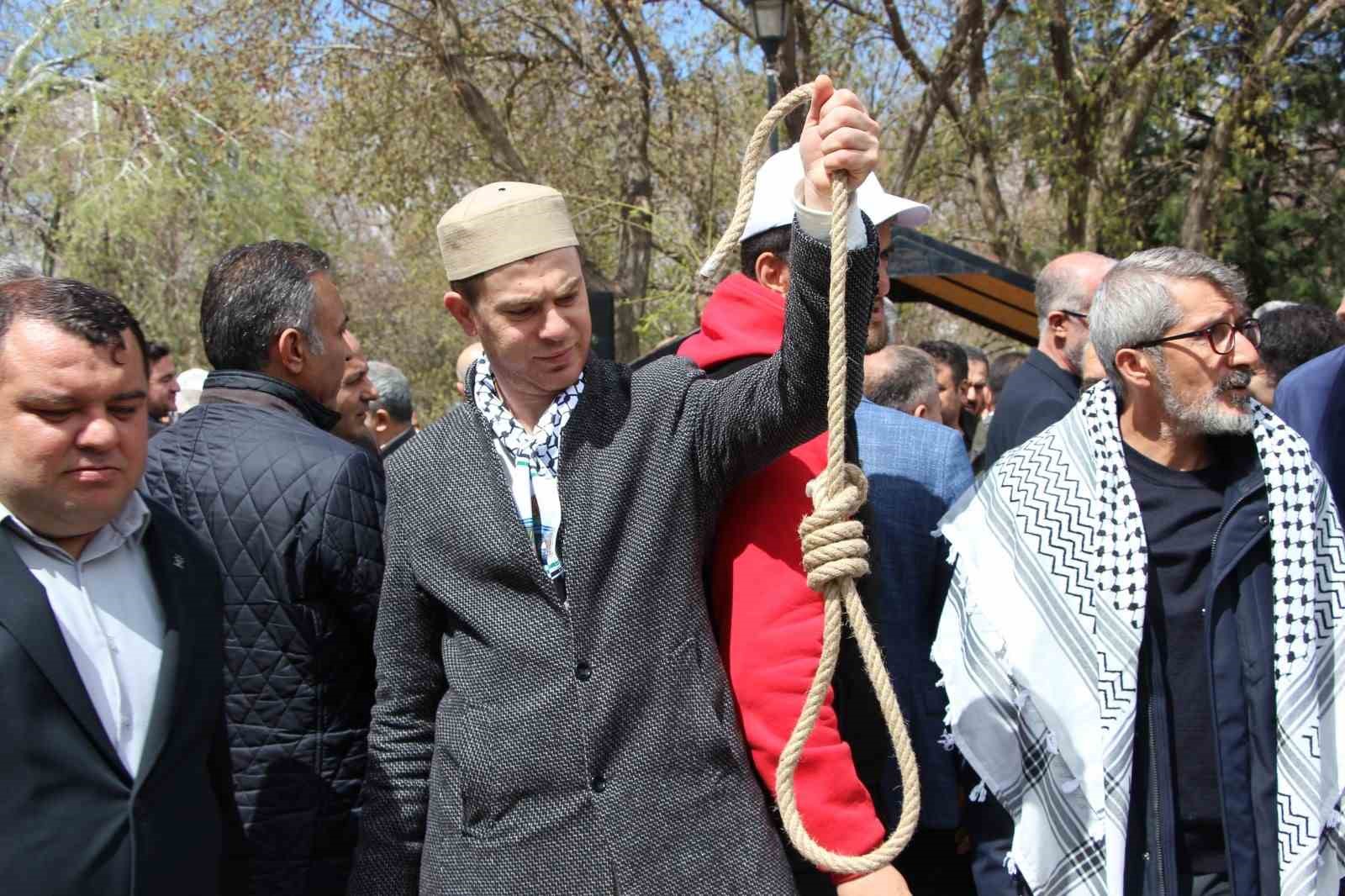Gaziantep’te İsrail’in "idam yasası" protesto edildi
Gaziantep’te İsrail’in "idam yasası" protesto edildi
