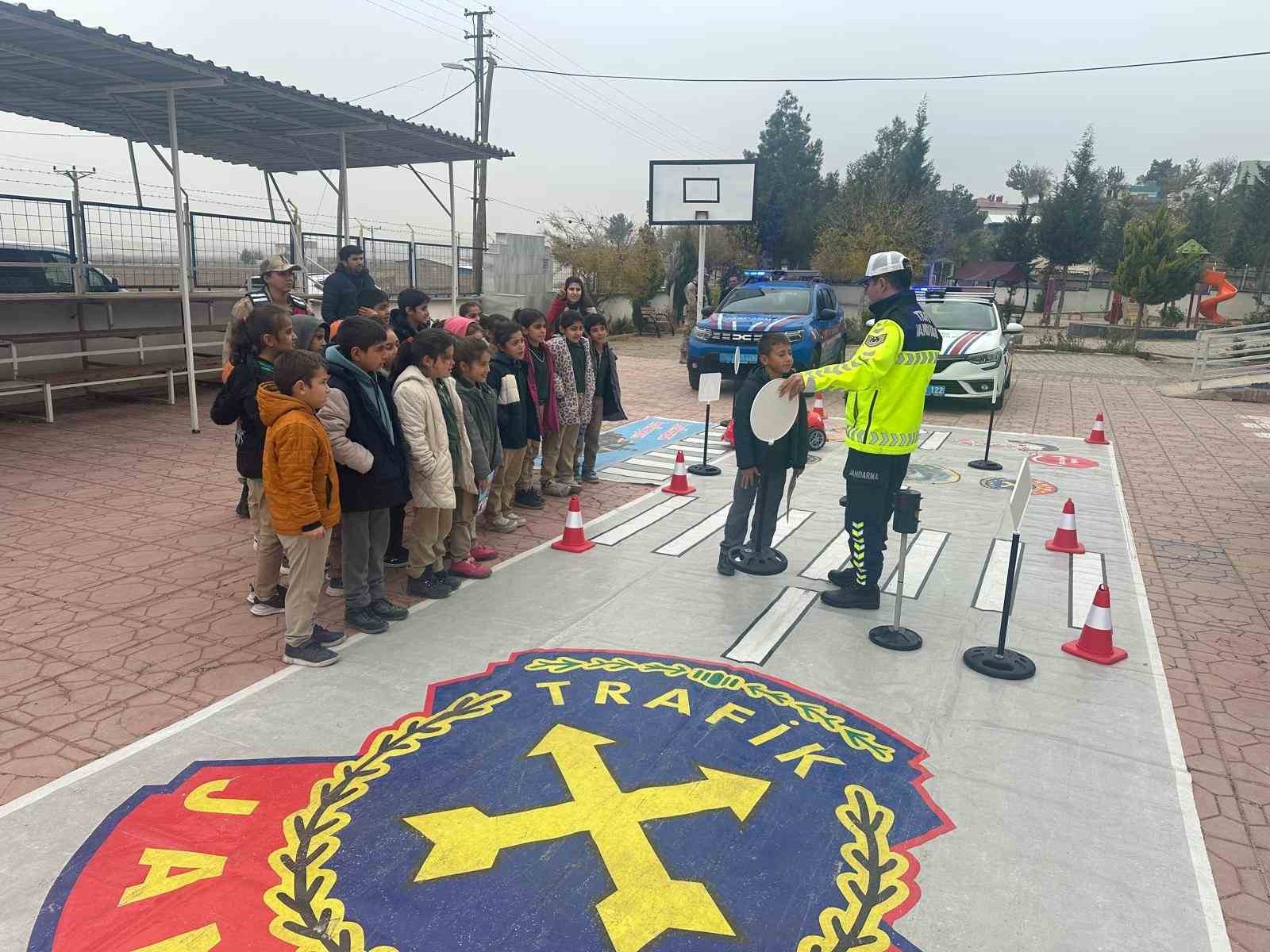 Gaziantep’te jandarmadan 126 öğrenciye trafik eğitimi

