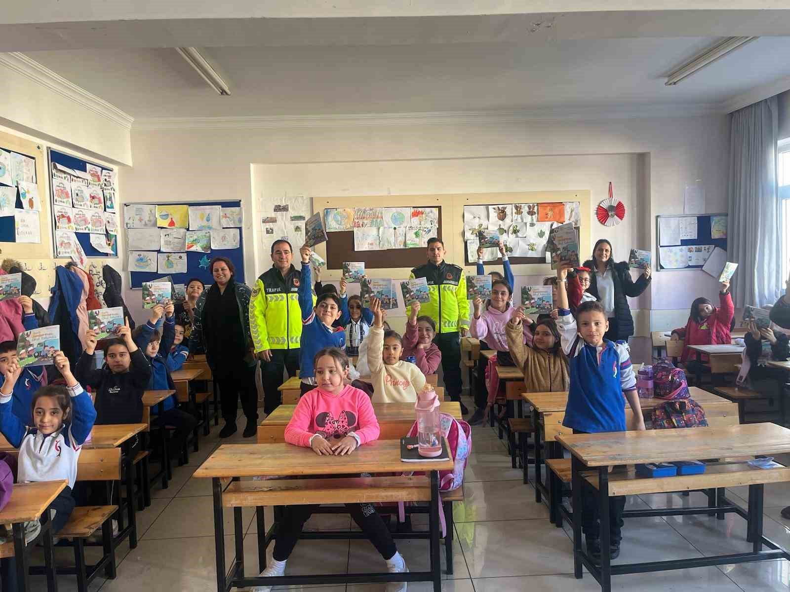 Gaziantep’te jandarmadan 126 öğrenciye trafik eğitimi
