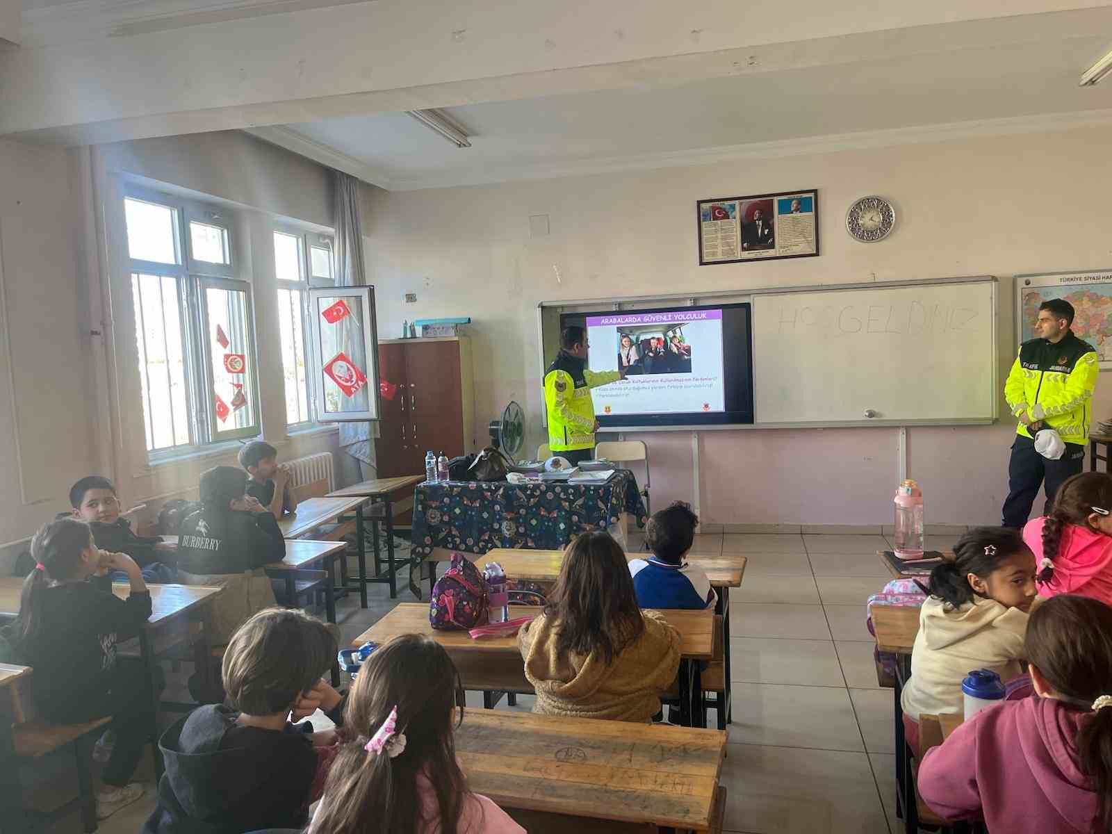 Gaziantep’te jandarmadan 126 öğrenciye trafik eğitimi
