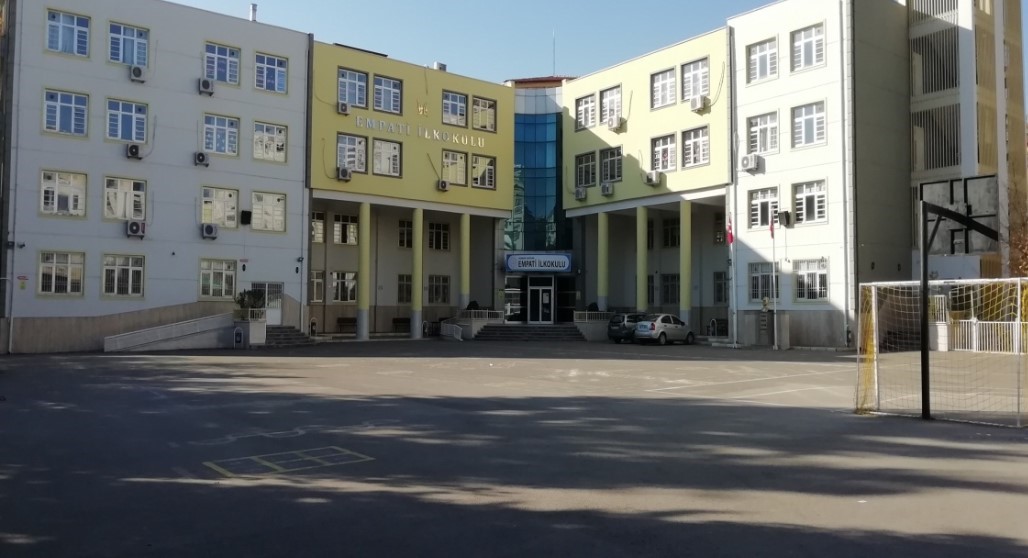 Gaziantep’te kadın öğretmen ve okul müdürüne saldırı girişimi
