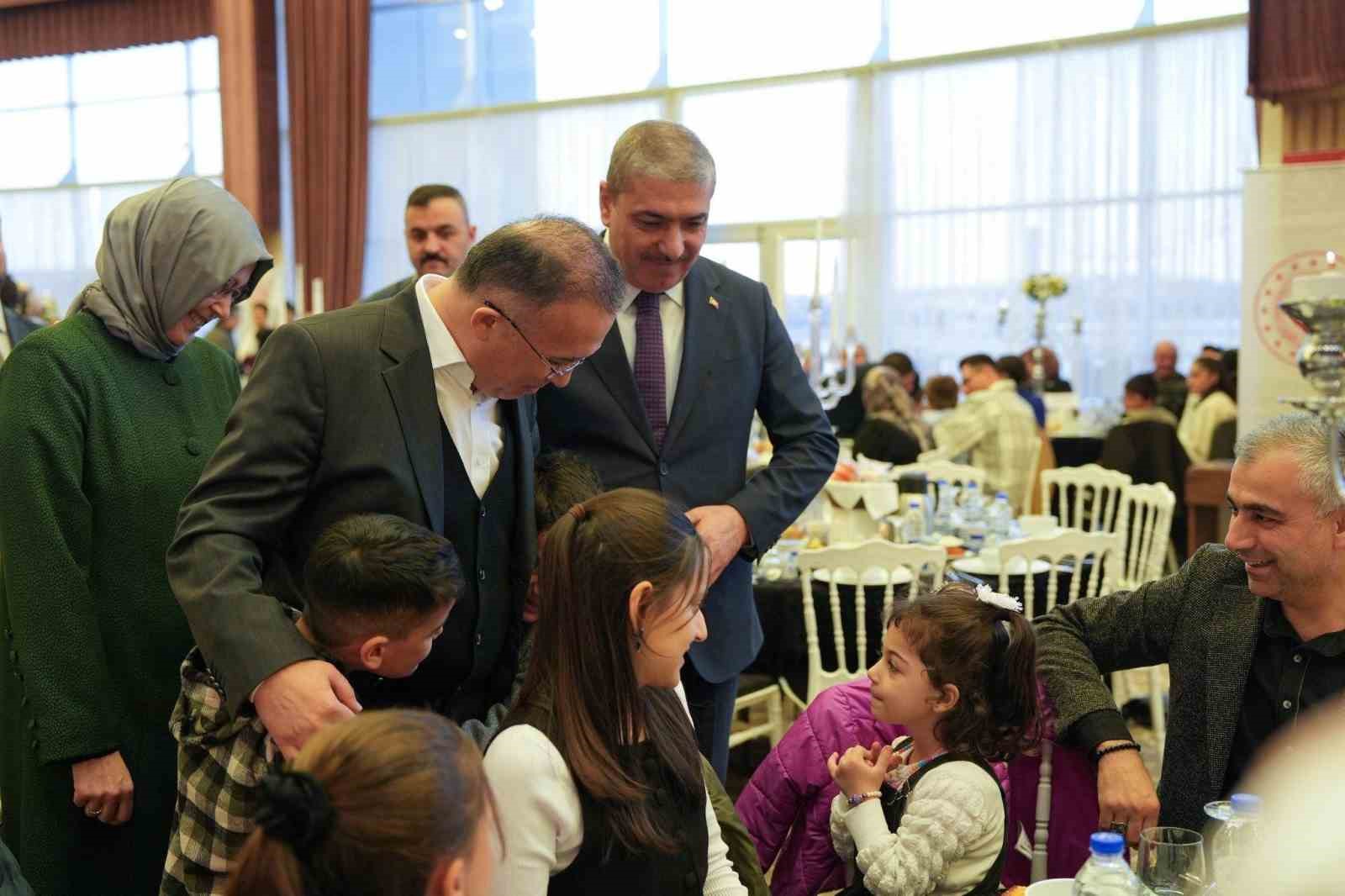 Gaziantep’te koruyucu aileler ve çocukları iftarda buluştu

