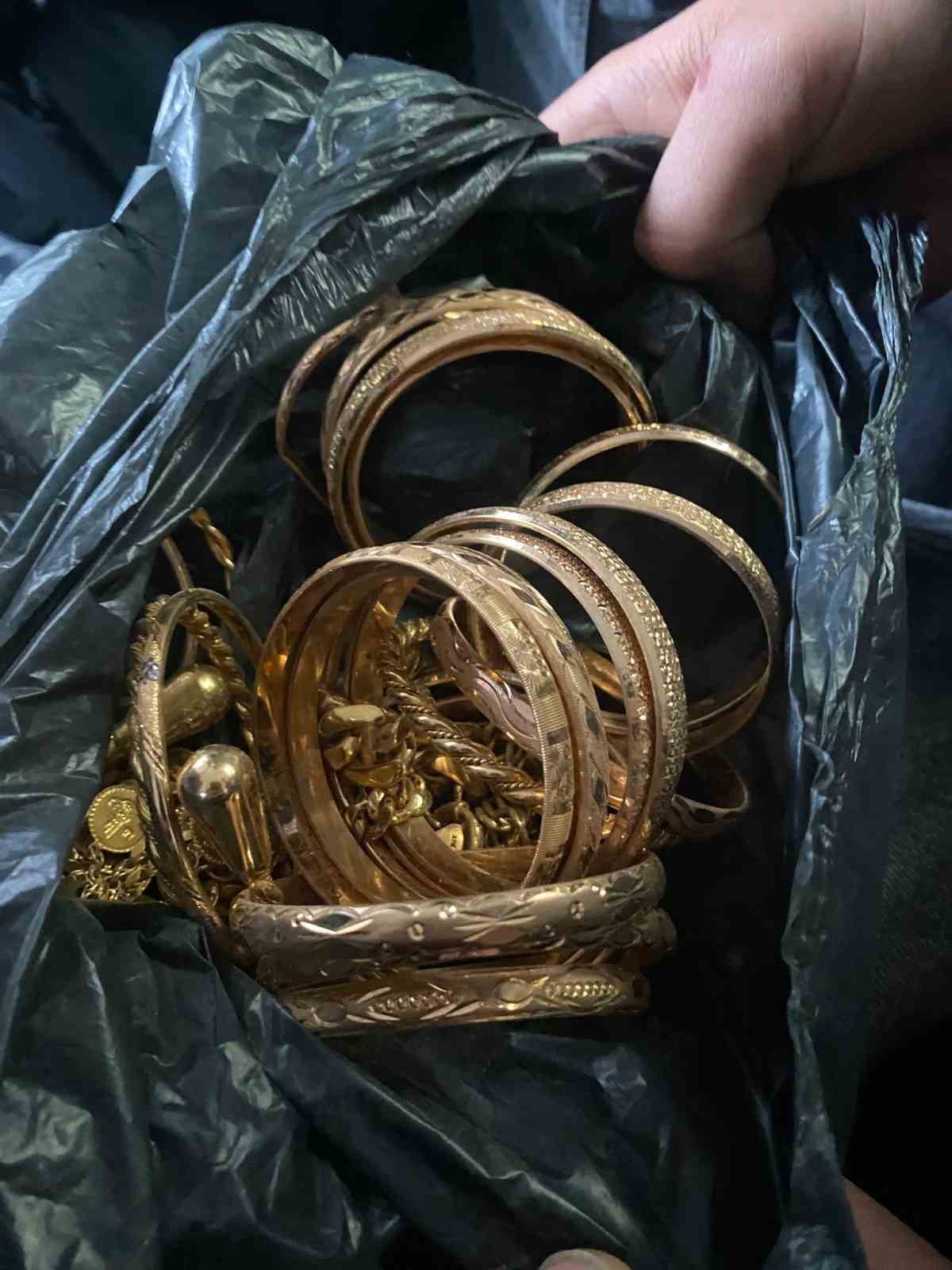 Gaziantep’te kuyumcuyu soyan şahıslar yakalandı, çalınan altınlar bulundu
