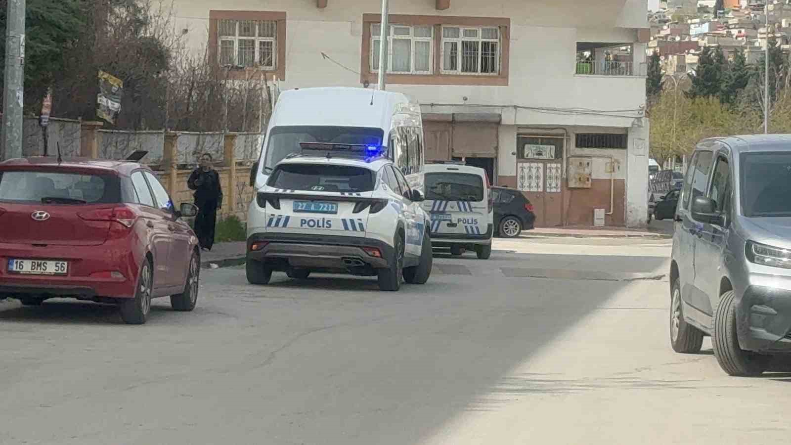 Gaziantep’te lise önünde kurusıkı tabancalı saldırı paniği
