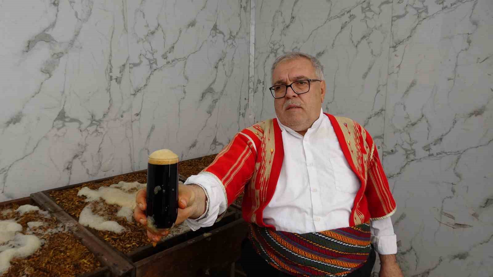 Gaziantep’te meyan şerbeti iftar sofralarındaki yerini aldı
Gaziantep’te meyan şerbeti iftar sofralarındaki yerini aldı