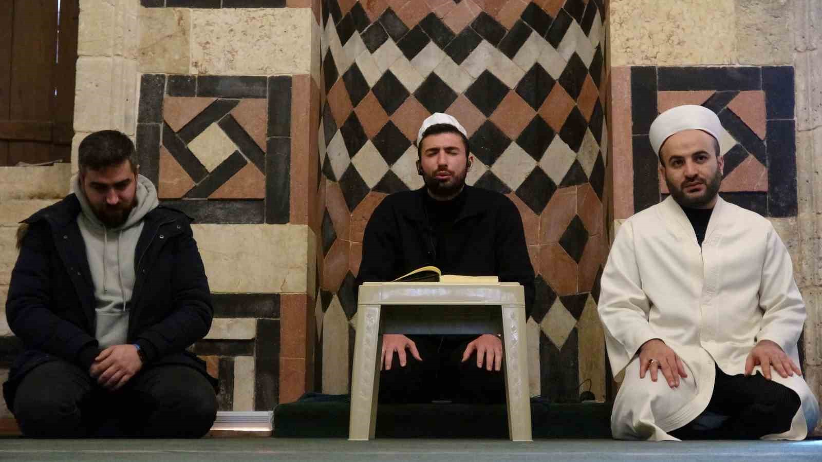 Gaziantep’te mukabele geleneği tarihi camilerde sürdürülüyor
