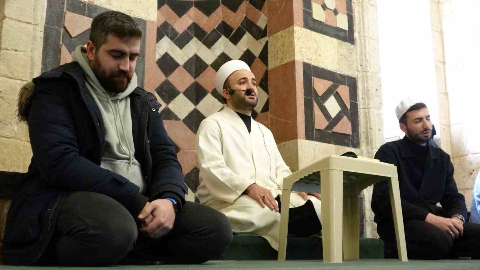 Gaziantep’te mukabele geleneği tarihi camilerde sürdürülüyor
