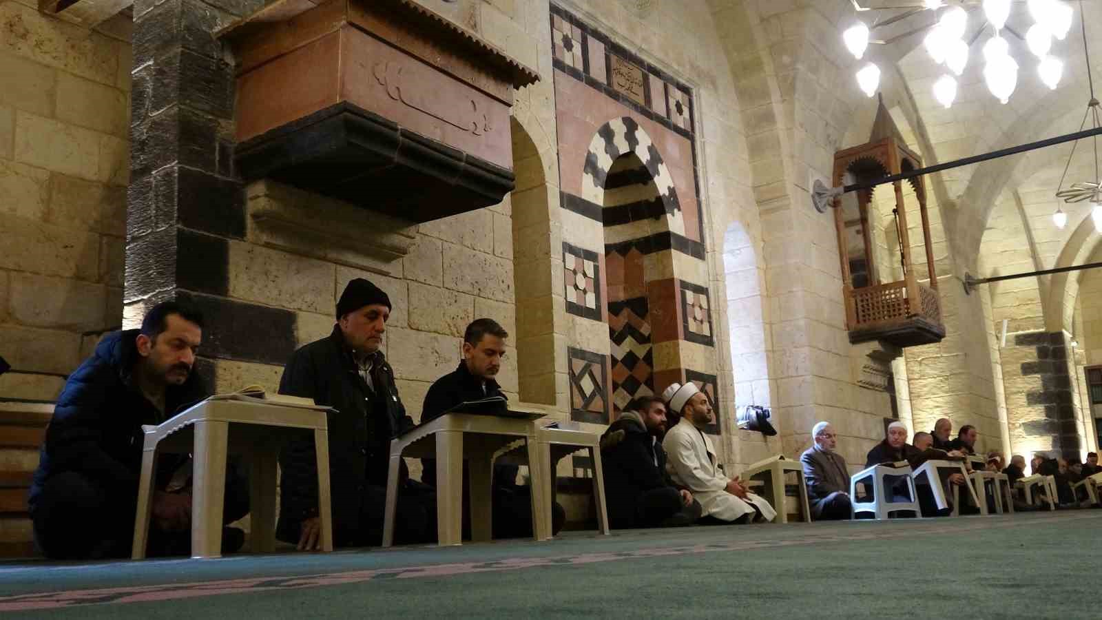 Gaziantep’te mukabele geleneği tarihi camilerde sürdürülüyor
