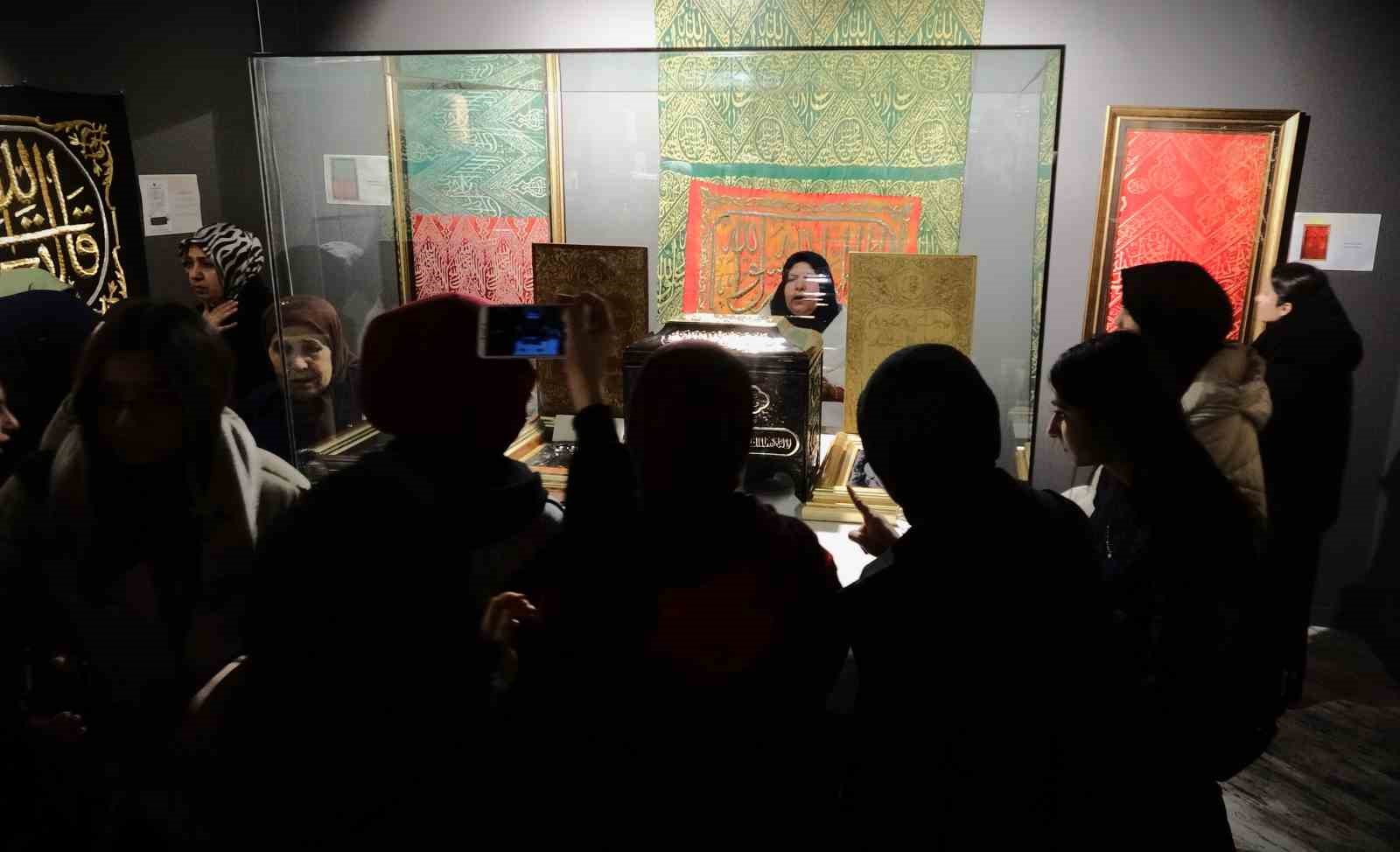 Gaziantep’te ’Mukaddes Emanetler Sergisi’ne yoğun ilgi: Uzun kuyruklar oluştu
