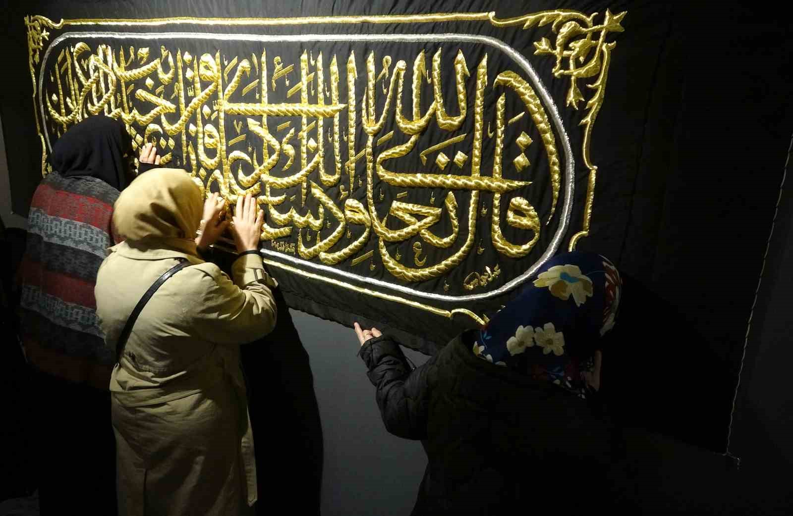 Gaziantep’te ’Mukaddes Emanetler Sergisi’ne yoğun ilgi: Uzun kuyruklar oluştu
