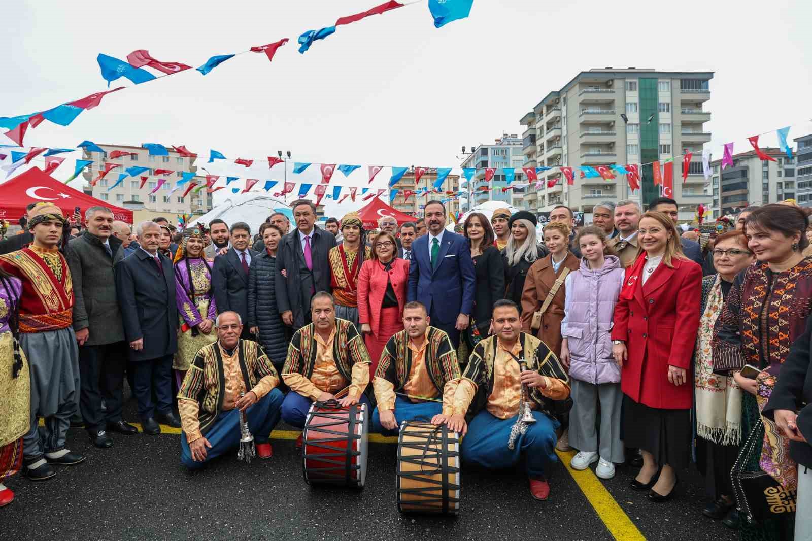 Gaziantep’te nevruz coşkusu: Birlik ve kardeşlik mesajları verildi, geleneksel ritüeller yaşatıldı
