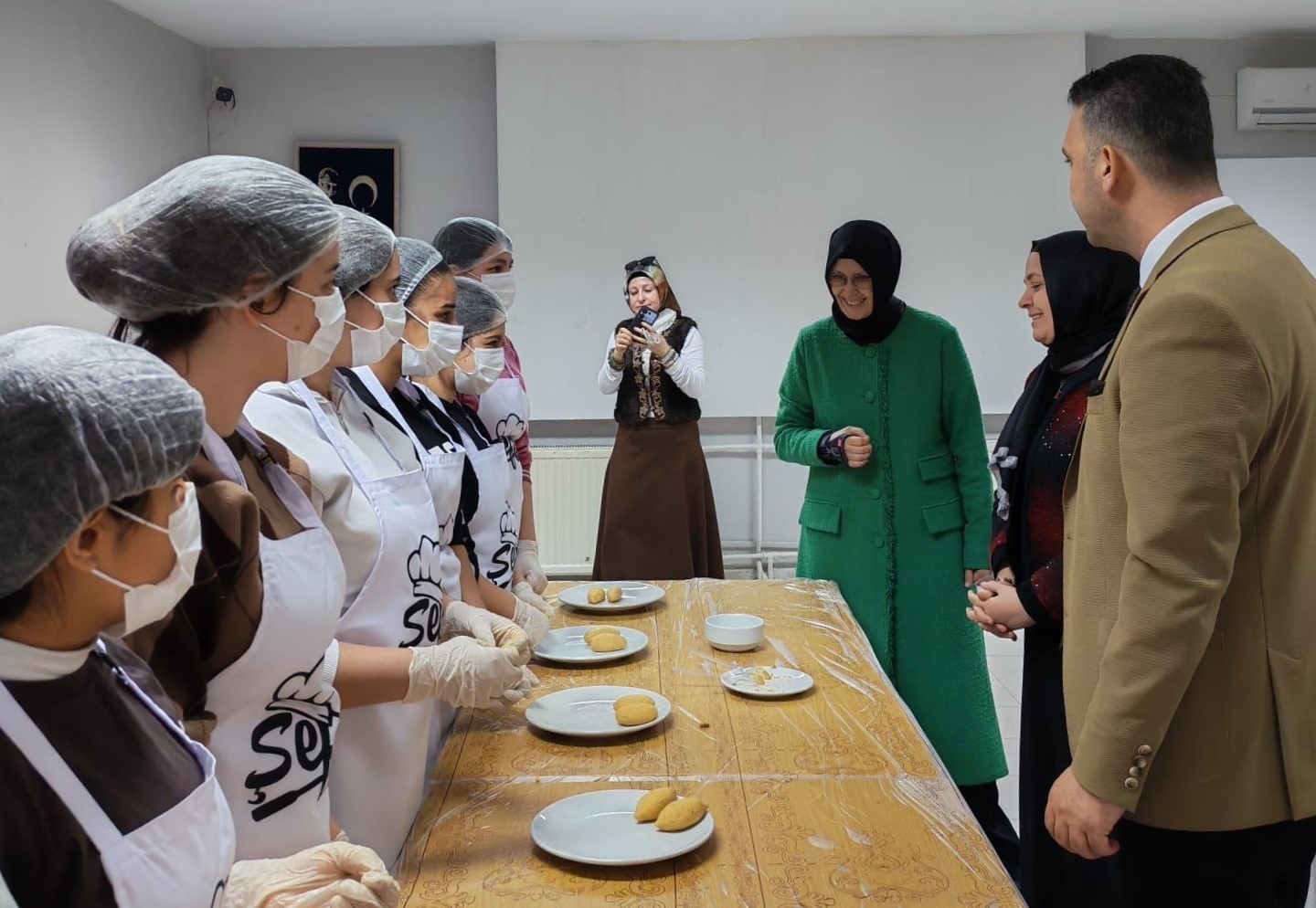 Gaziantep’te öğrenciler içli köfte yaptı
