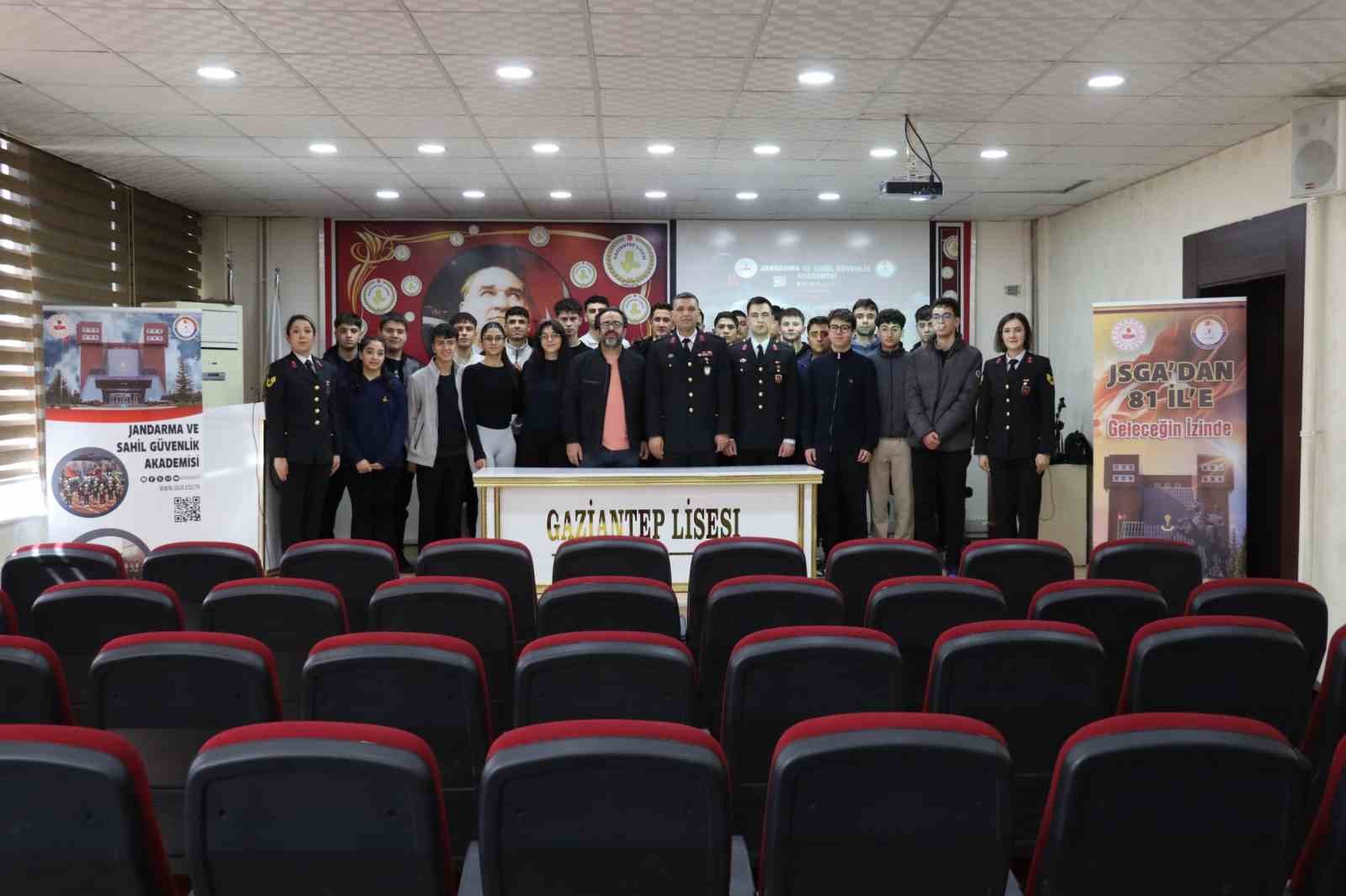 Gaziantep’te öğrencilere jandarma mesleği tanıtıldı
