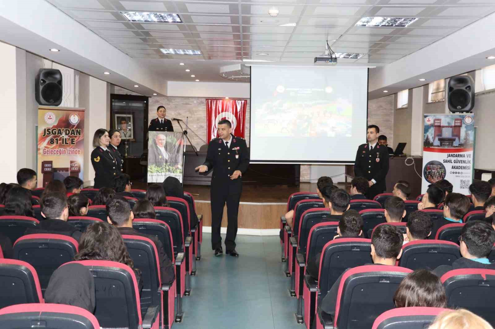 Gaziantep’te öğrencilere jandarma mesleği tanıtıldı
