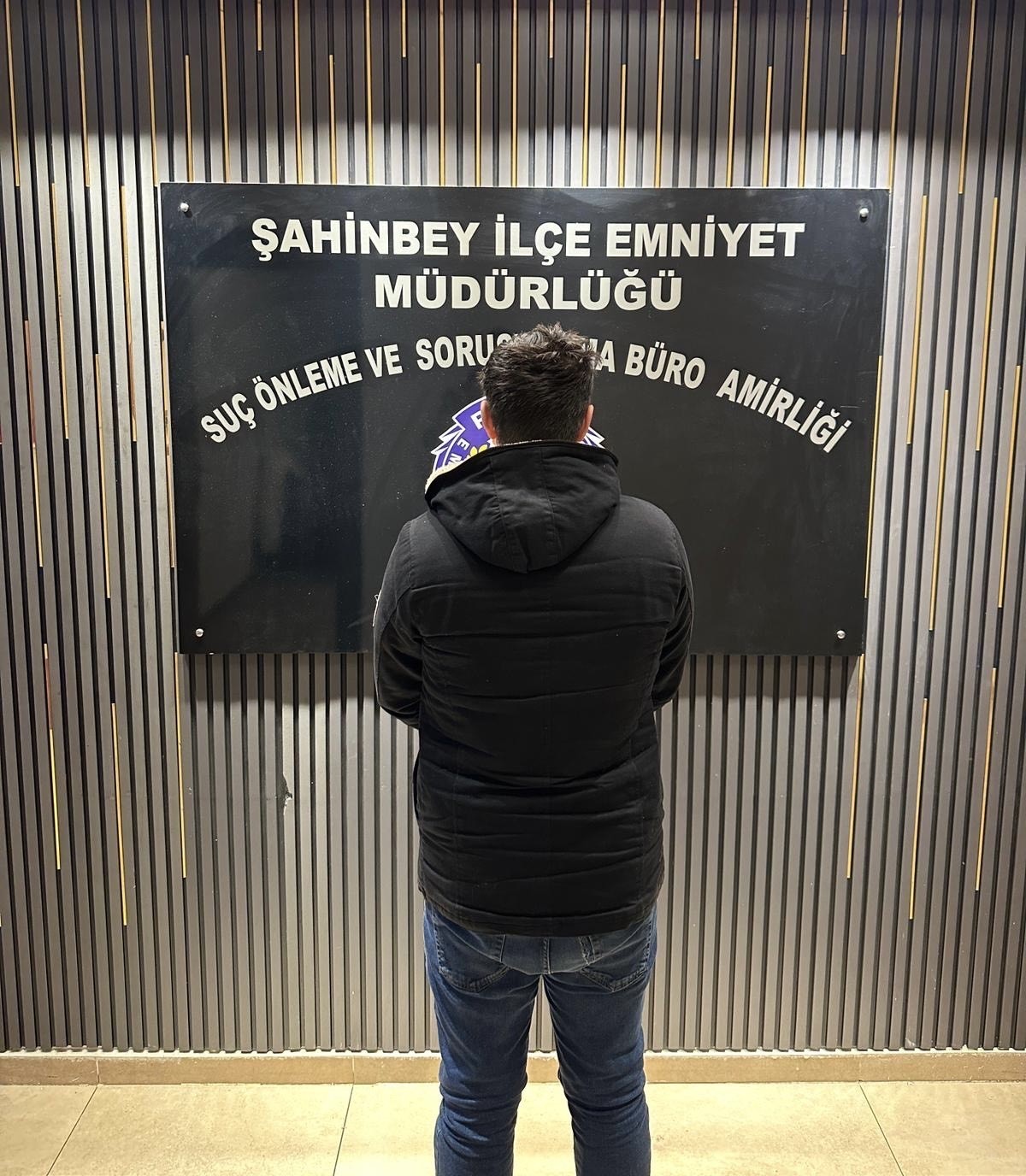 Gaziantep’te ruhsatsız 2 tüfek ile 8 tabanca ele geçirildi: 5 gözaltı
