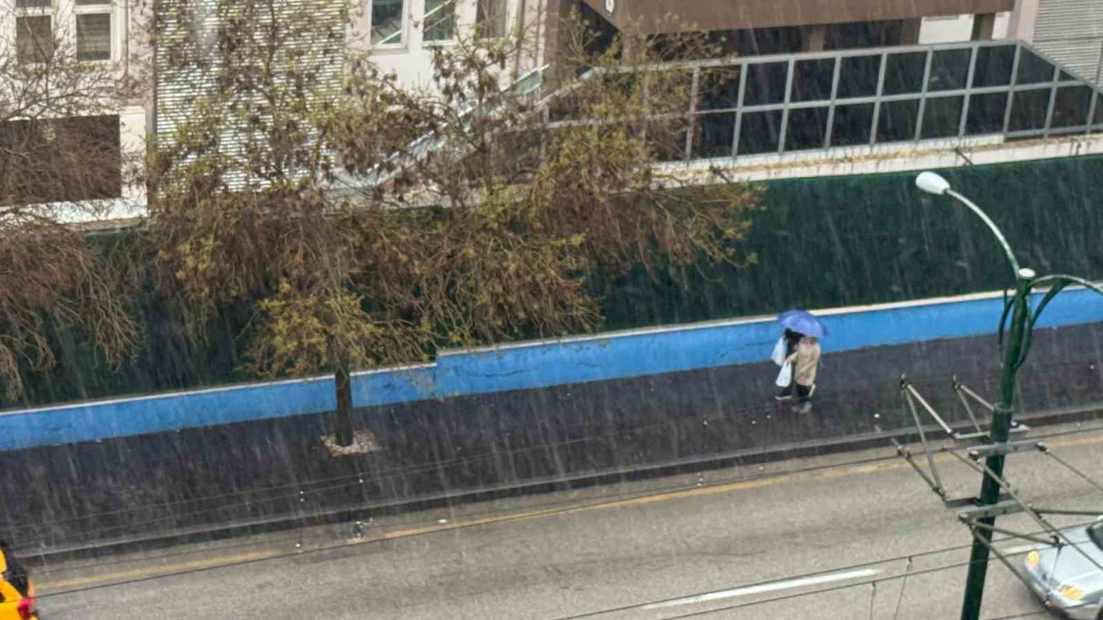 Gaziantep’te sağanak yağış etkili oldu
