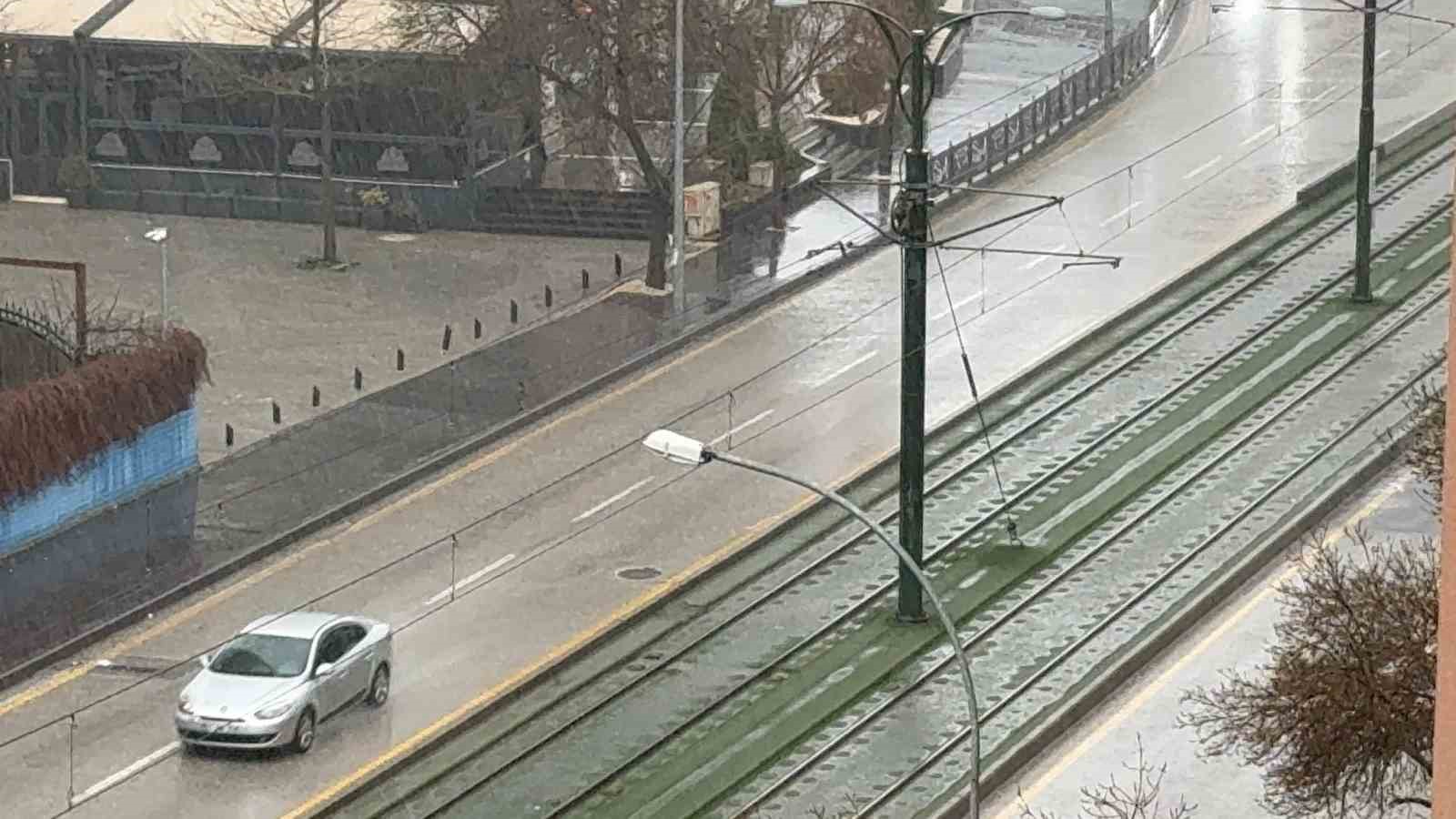 Gaziantep’te sağanak yağış etkili oldu
