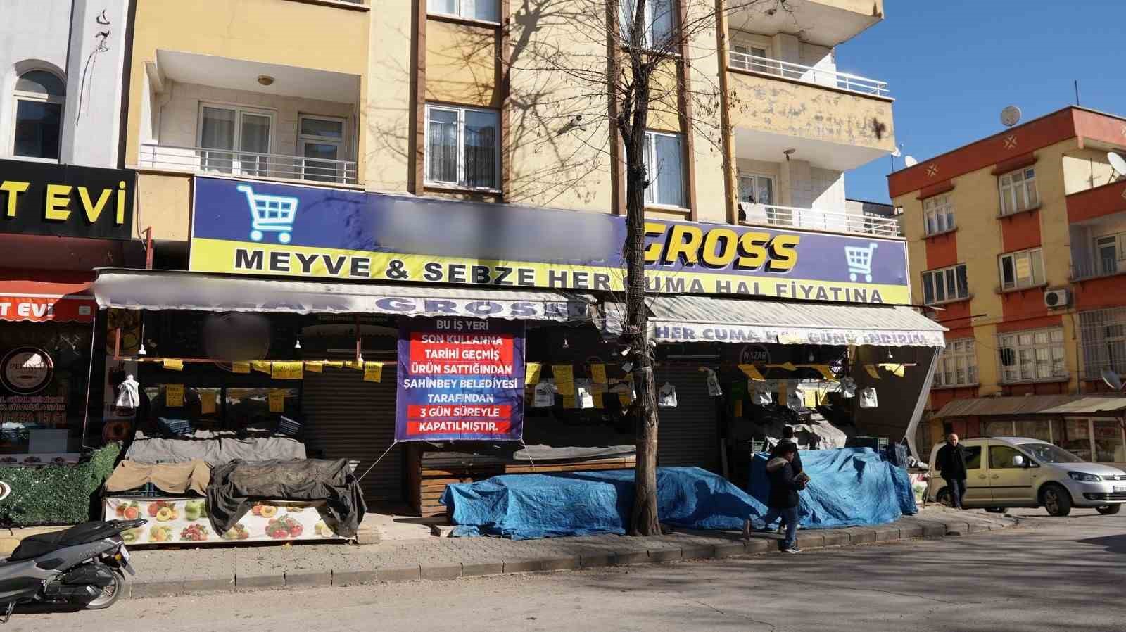 Gaziantep’te tarihi geçmiş ürün satan 3 market 3’er gün süreyle kapatıldı
