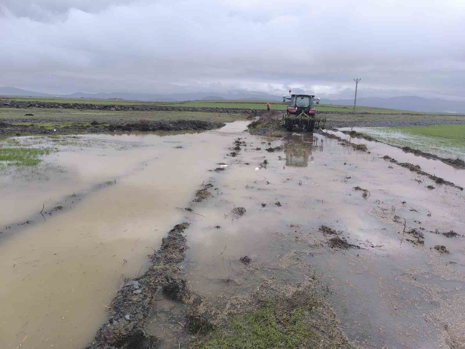 Gaziantep’te tarım arazileri su altında kaldı
