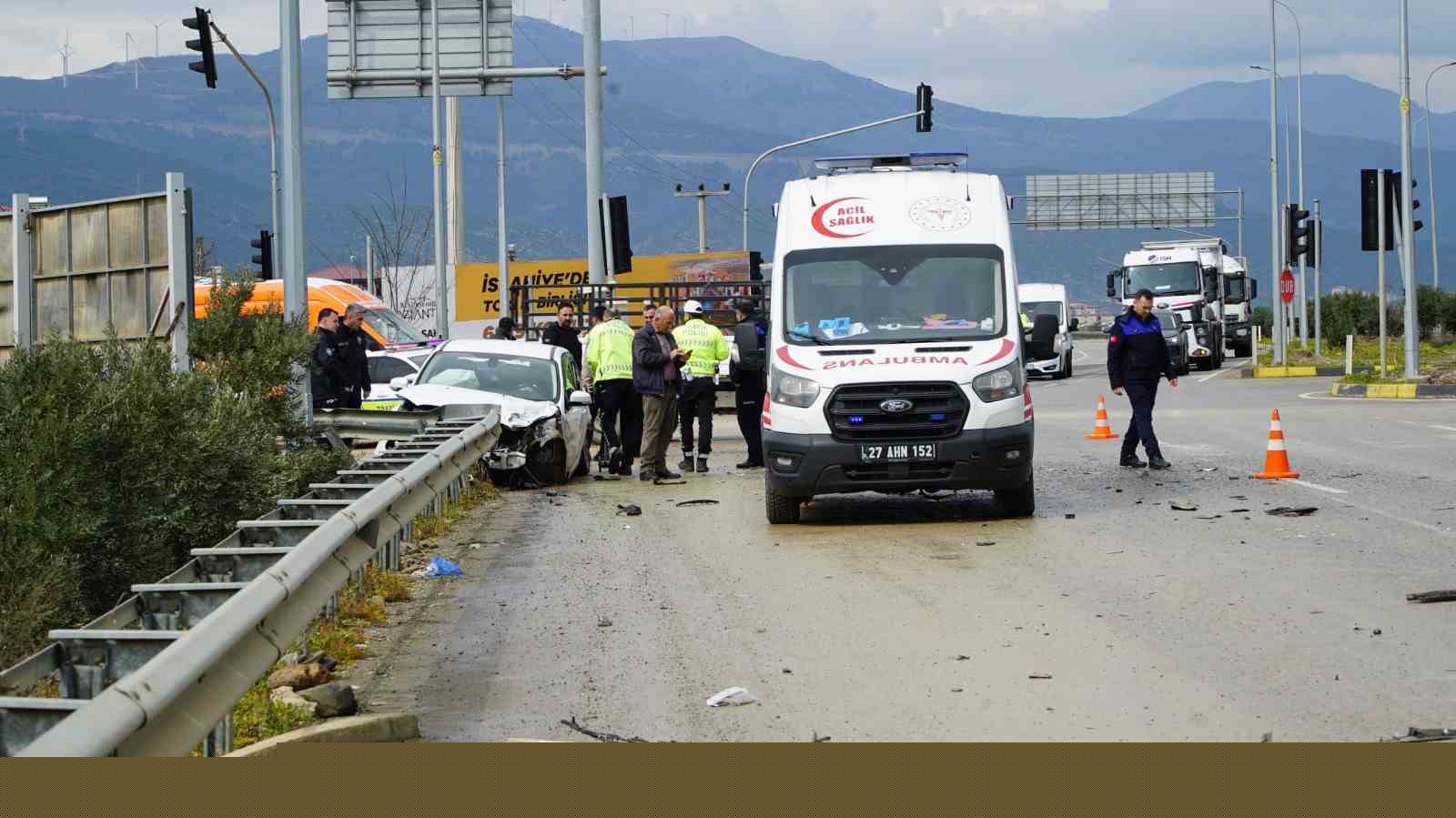 Gaziantep’te tır ile otomobil çarpıştı: 2 yaralı
