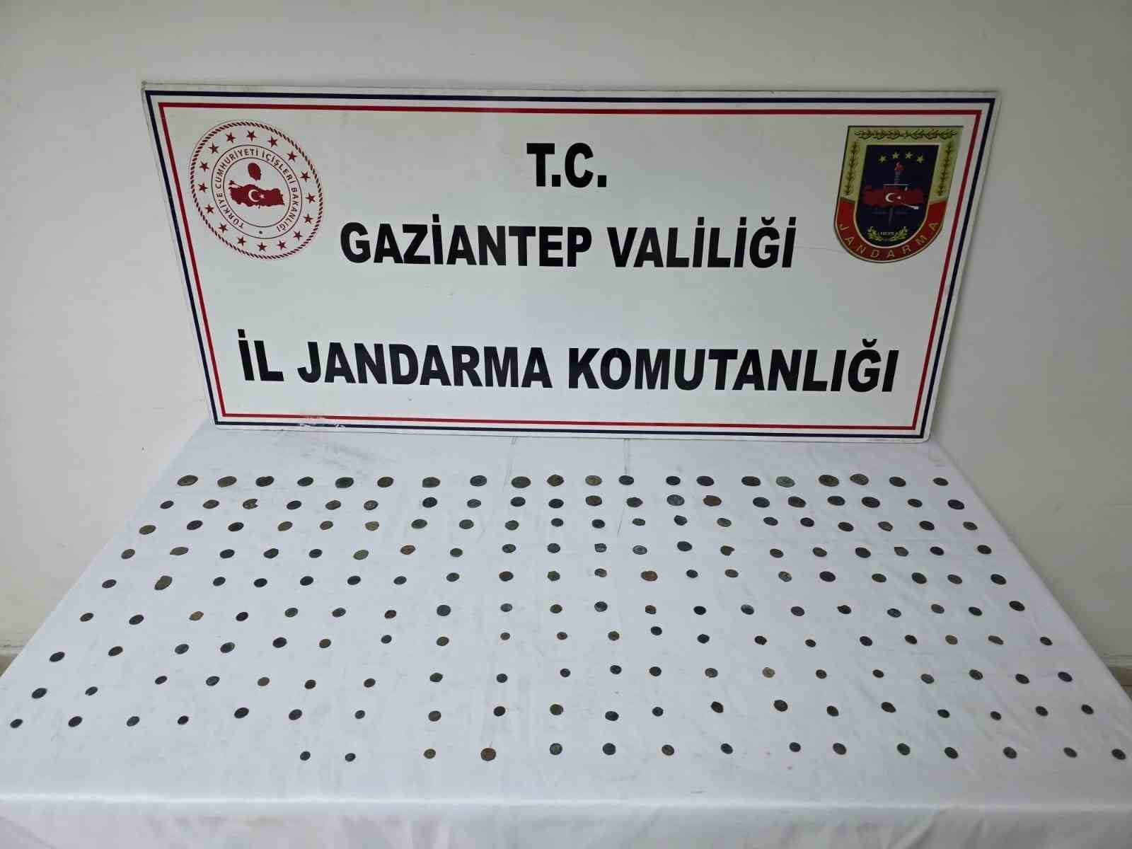 Gaziantep’te uyuşturucu ve kaçakçılık şüphelisi 31 şahıs tutuklandı
