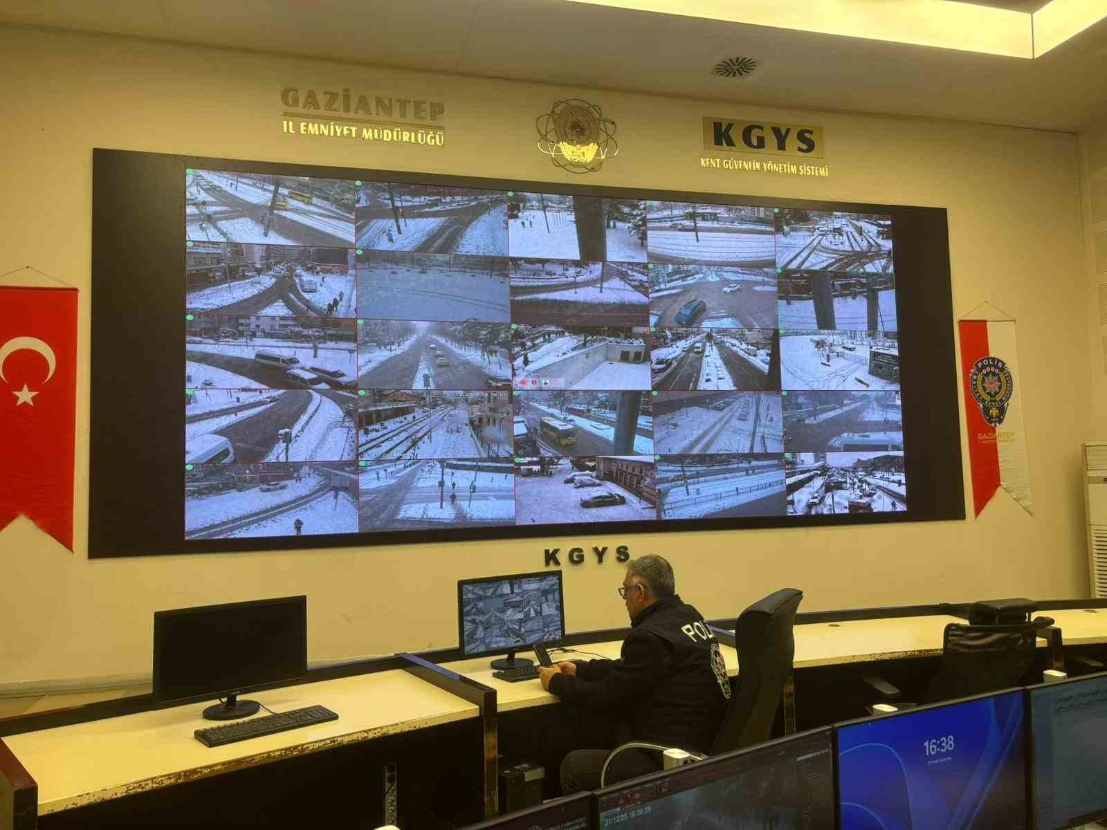 Gaziantep’te yılbaşı gecesi 2 bin 613 araç ve 12 bin 117 personel görev başında
