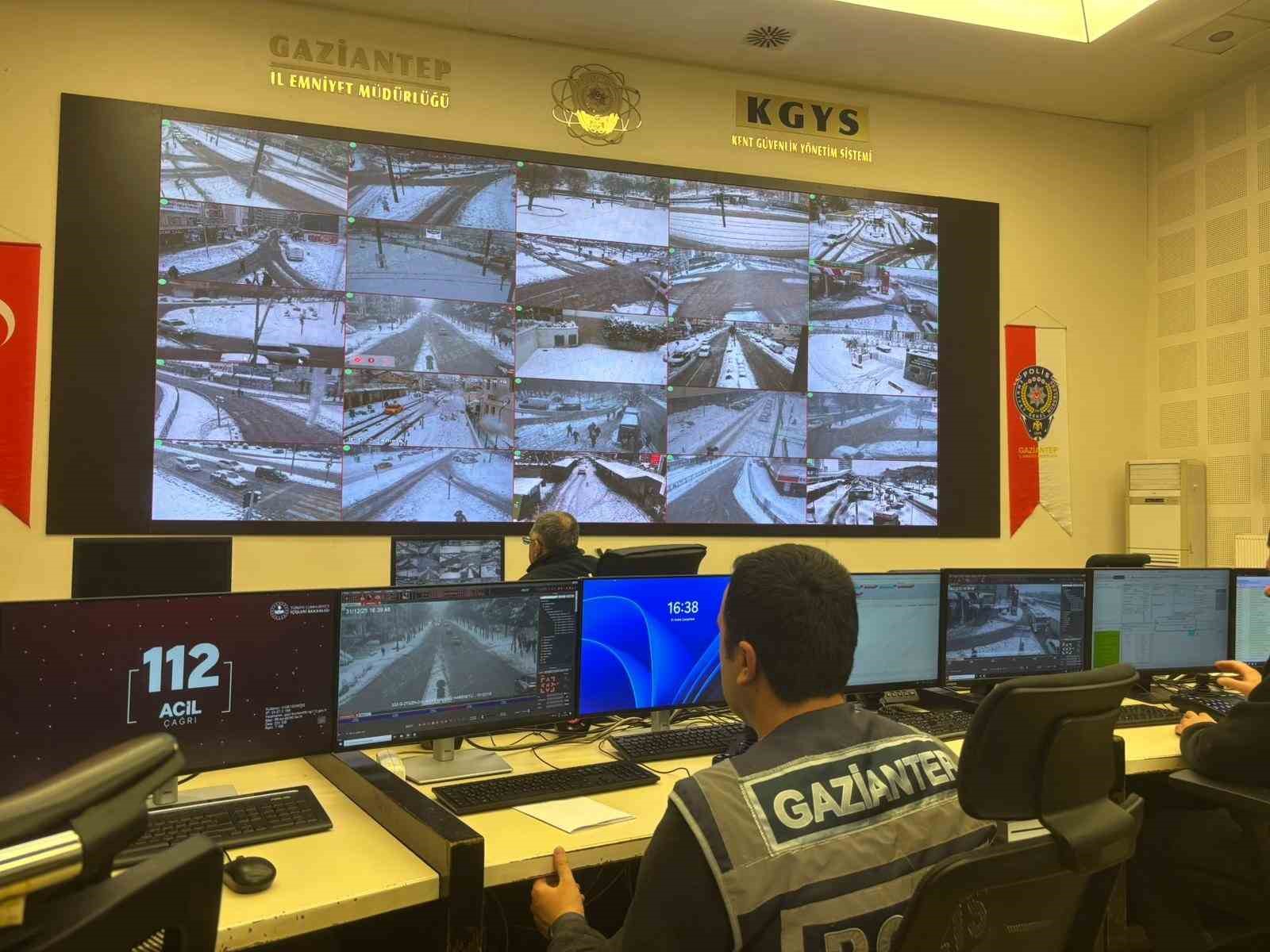 Gaziantep’te yılbaşı gecesi 2 bin 613 araç ve 12 bin 117 personel görev başında
