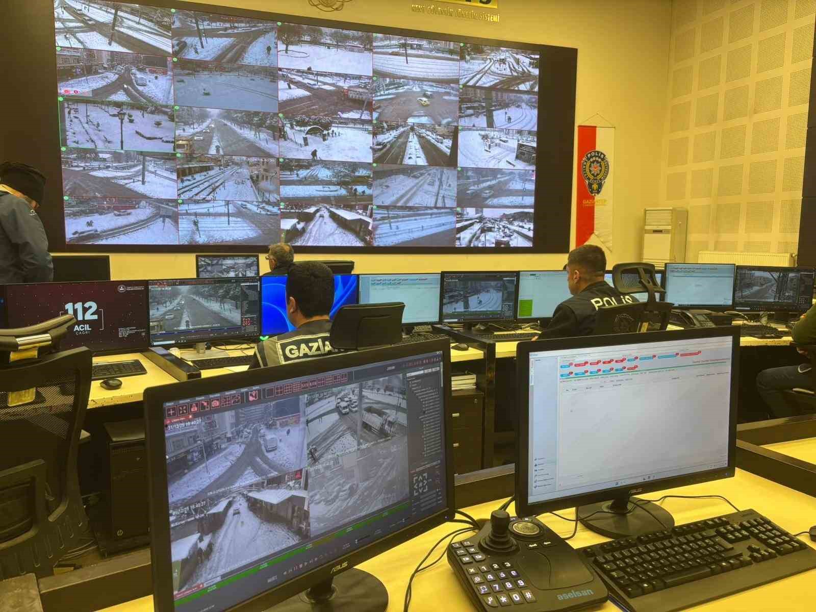 Gaziantep’te yılbaşı gecesi 2 bin 613 araç ve 12 bin 117 personel görev başında
