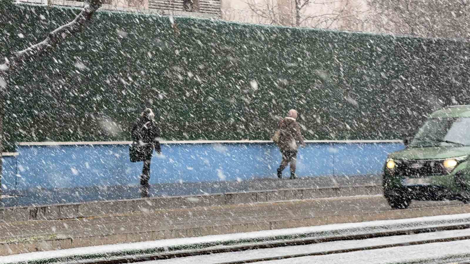 Gaziantep’te yoğun kar yağışı etkili oluyor
