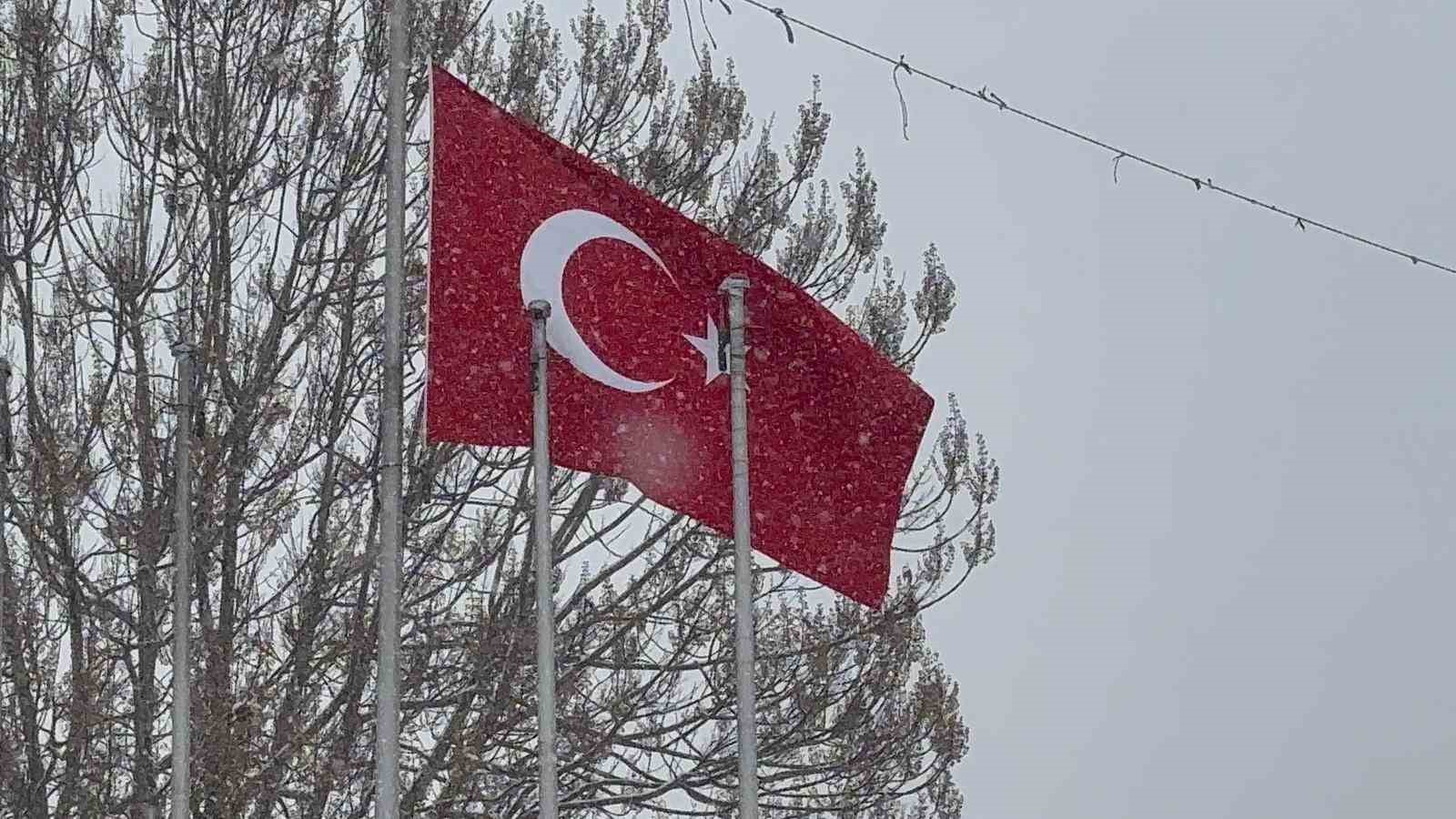 Gaziantep’te yoğun kar yağışı etkili oluyor
