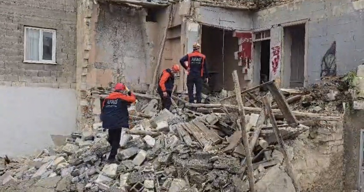 Gaziantep’te yoğun yağış sonrası kerpiç bina çöktü: 2 yaralı
