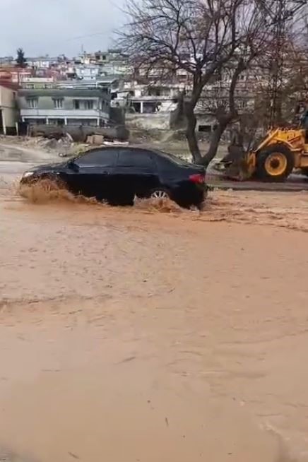 Gaziantep’te yollar göle döndü
